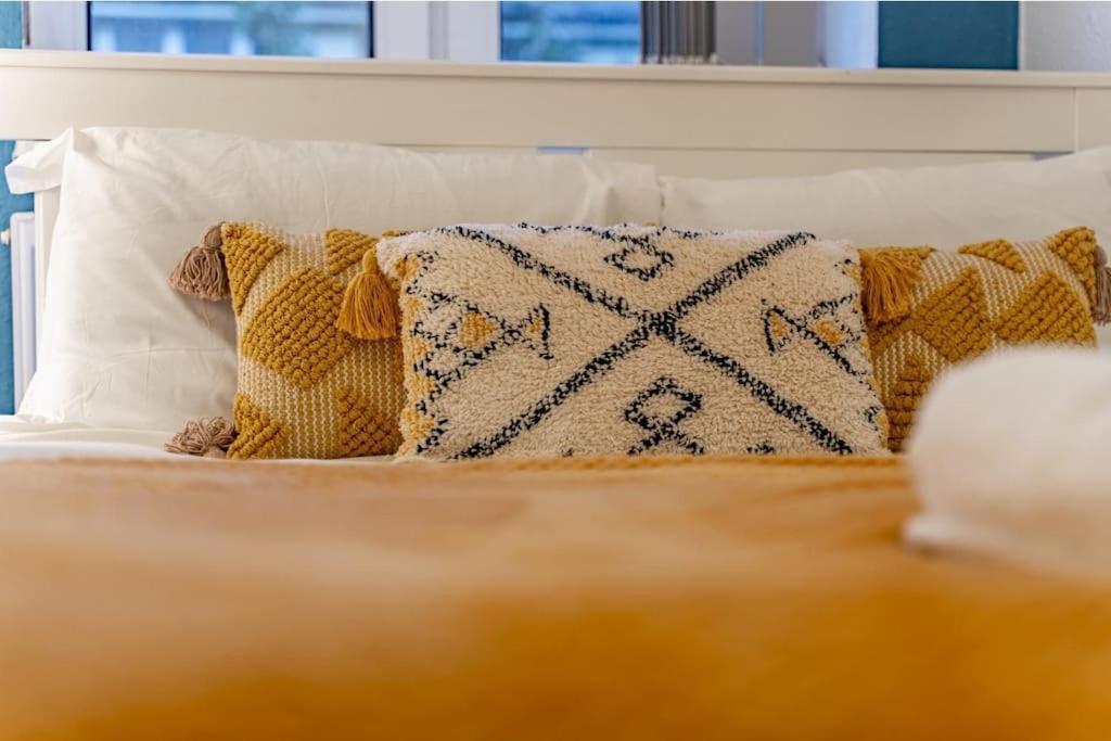 Stylish Flat 40 Percent Off Monthly Parking Apartment