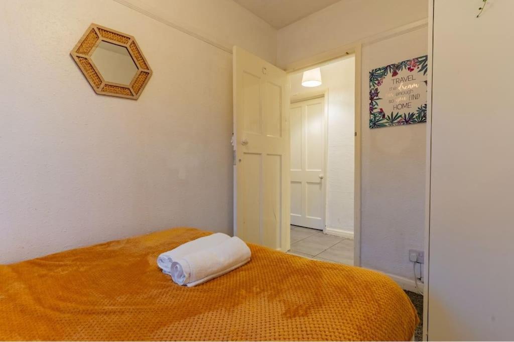 Stylish Flat 40 Percent Off Monthly Parking Apartment *