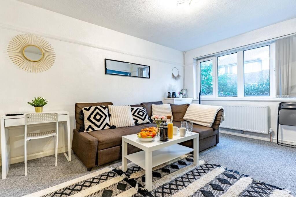 Stylish Flat 40 Percent Off Monthly Parking Apartment Birmingham