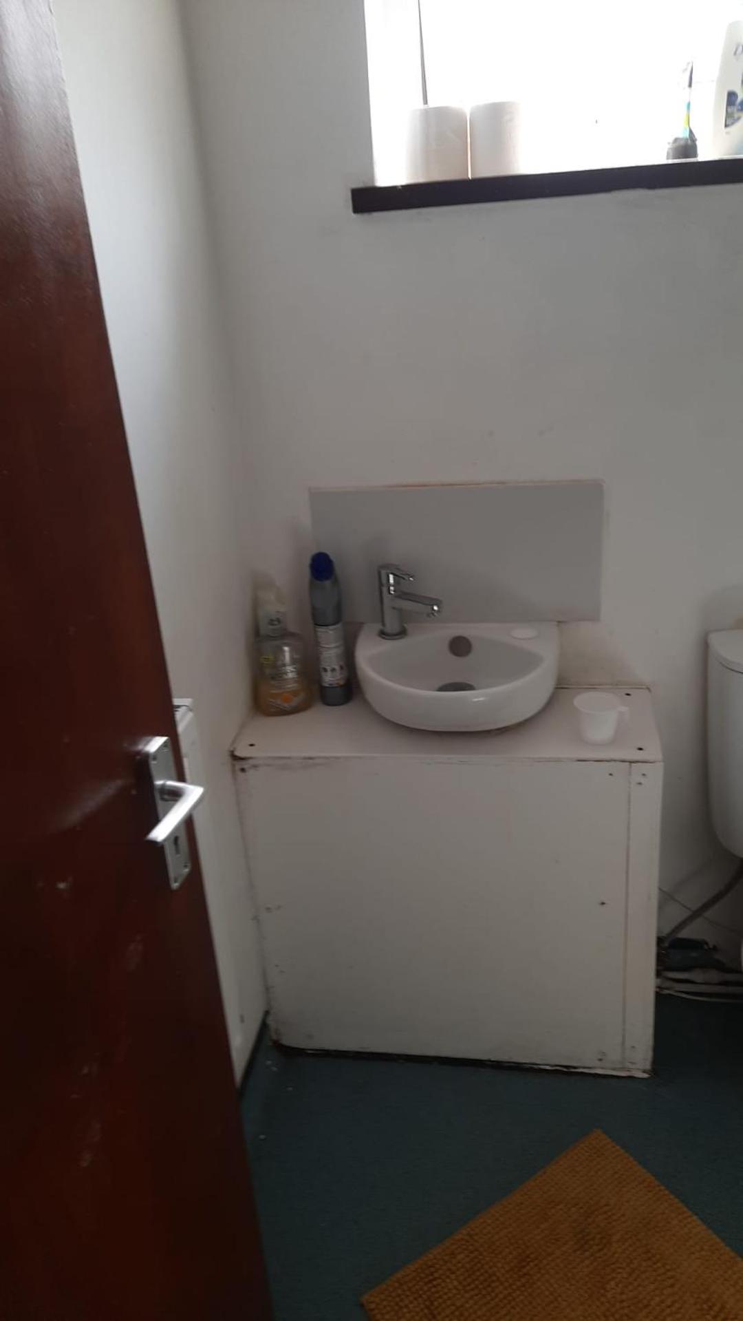 Spacious Twin Double Shared Kitchen & Bathroom Apartment *