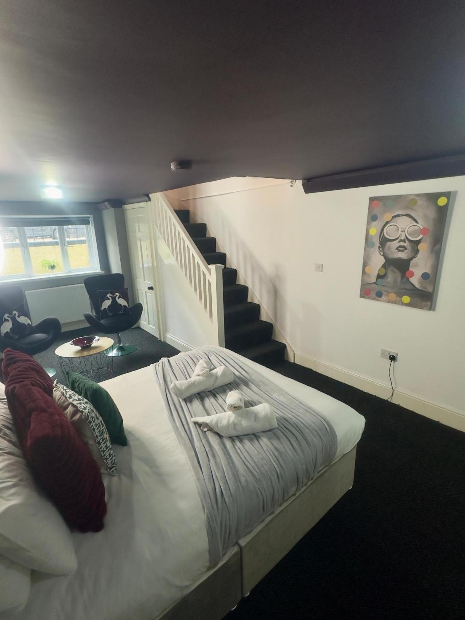 Apartment Spacious Duplex With King Sized Bed, Free Onsite Parking, Near Utilita Areana & Icc *