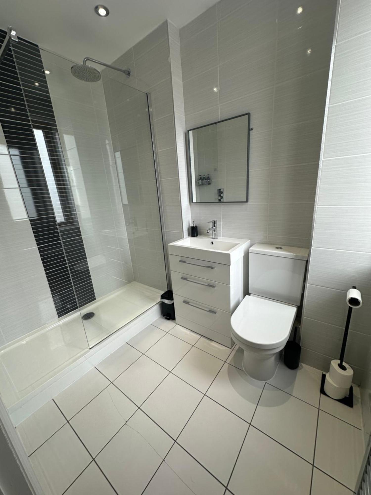 Spacious 4br 4ba Gated Townhouse With Balconies, Jq *