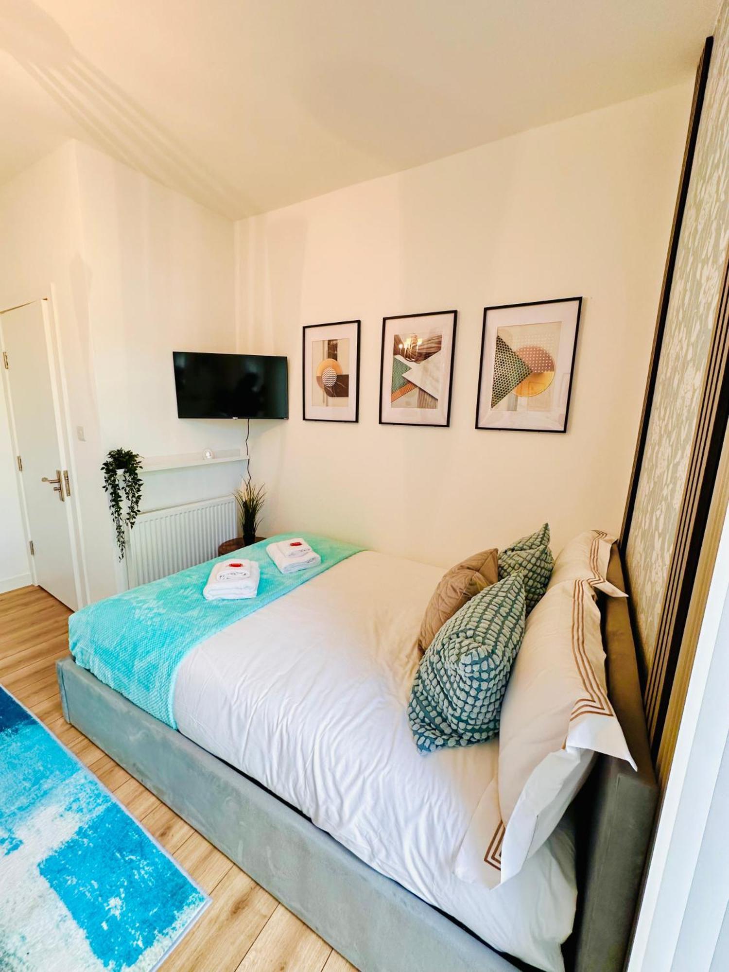 Guest house R2 - Elegant Private Opposite Queen Elizabeth Hospital - Harborne *