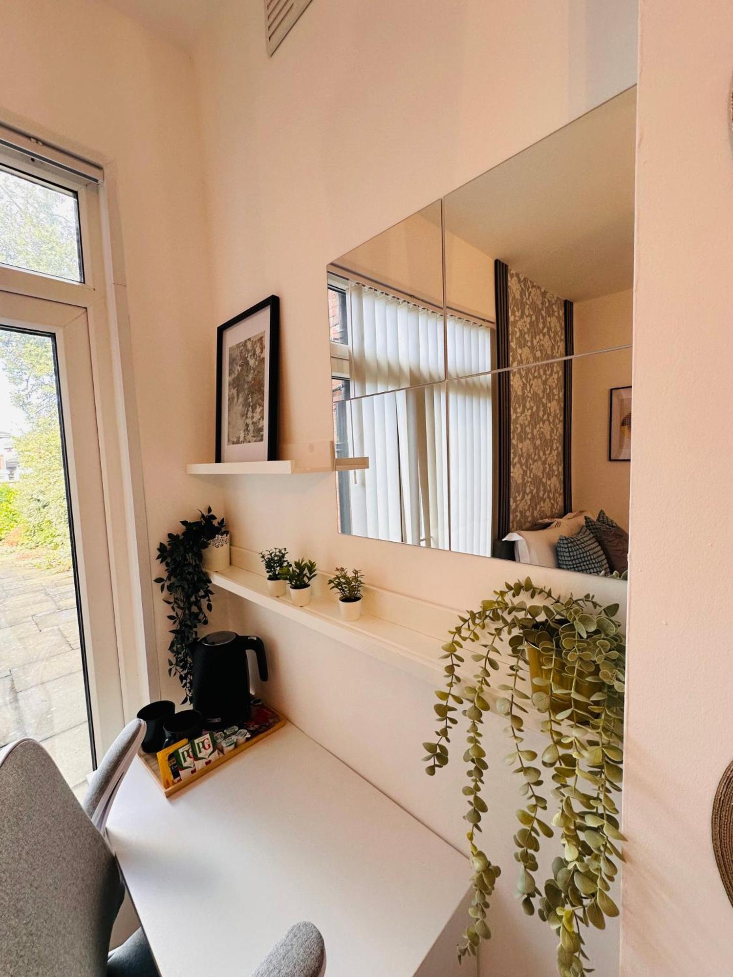 Guest house R2 - Elegant Private Opposite Queen Elizabeth Hospital - Harborne Birmingham