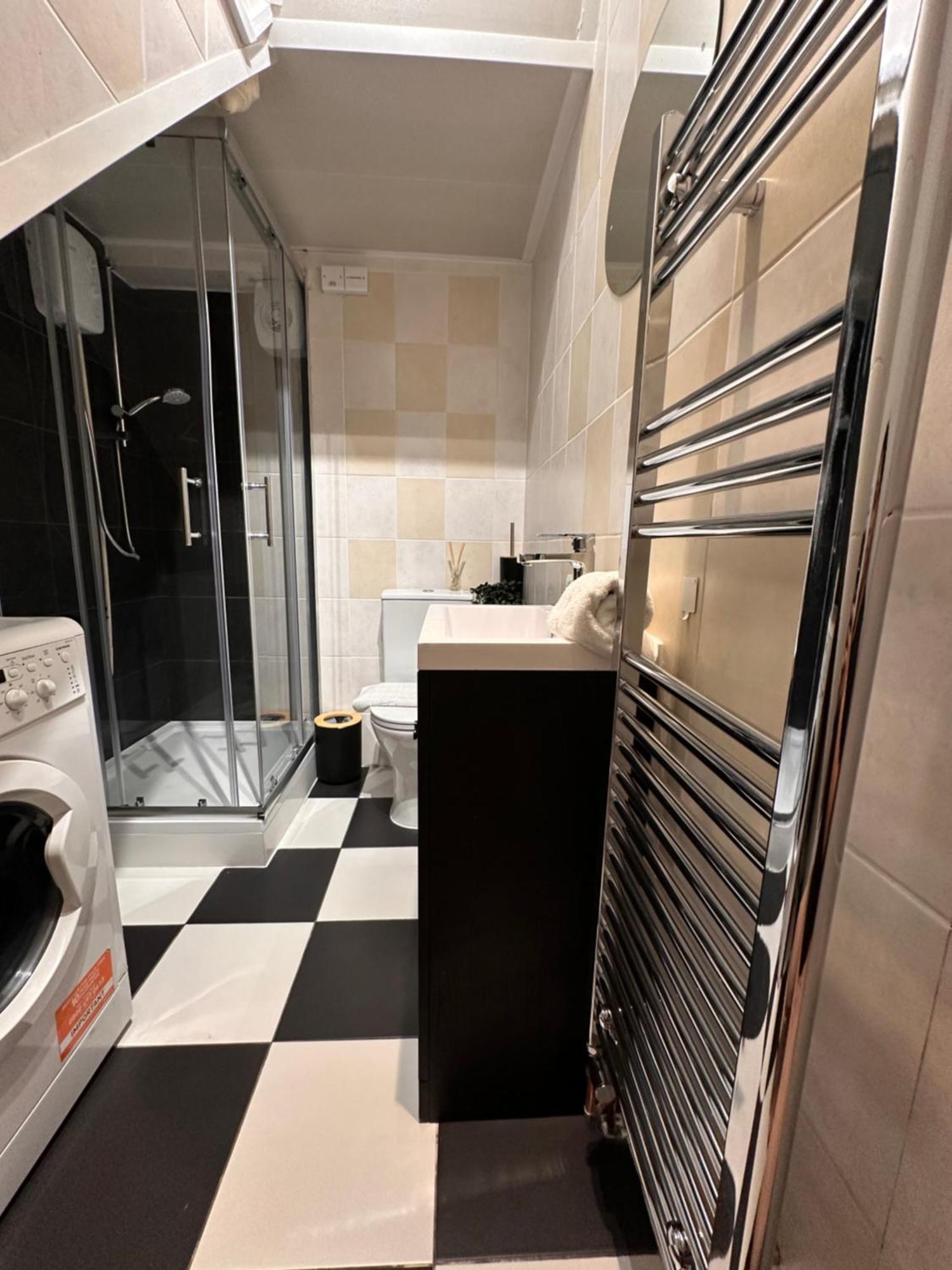 R2 - Elegant Private Opposite Queen Elizabeth Hospital - Harborne