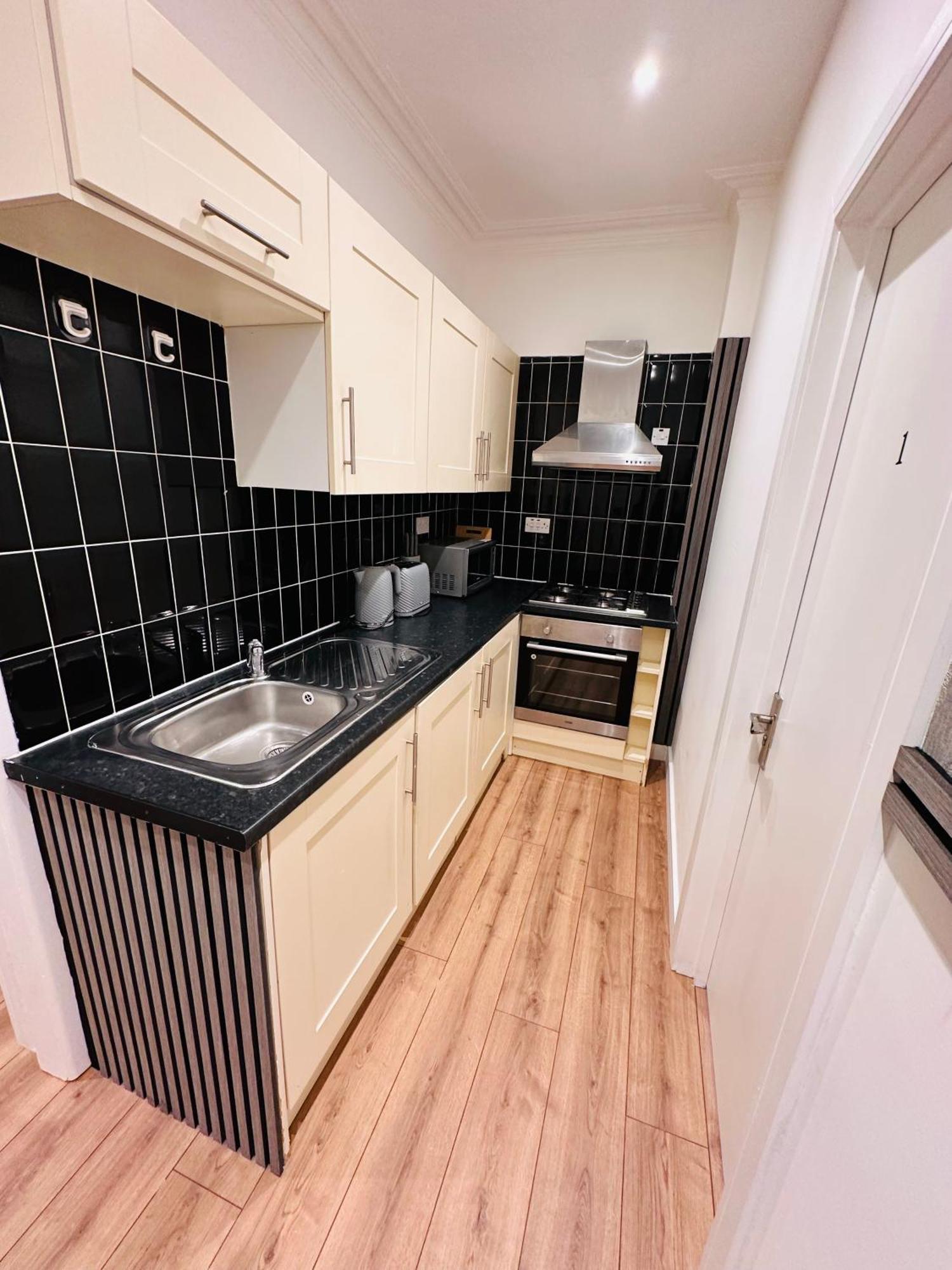 R2 - Elegant Private Opposite Queen Elizabeth Hospital - Harborne