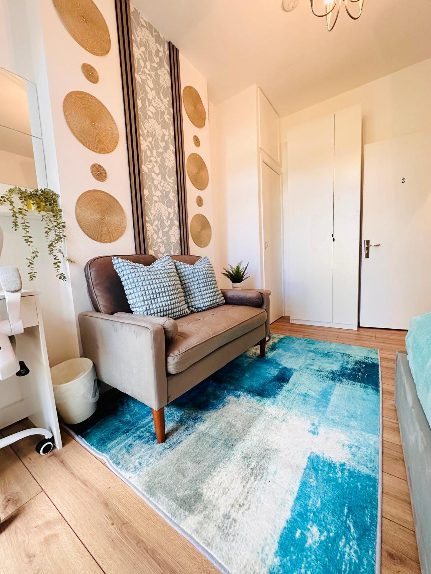 R2 - Elegant Private Opposite Queen Elizabeth Hospital - Harborne Guest house Birmingham