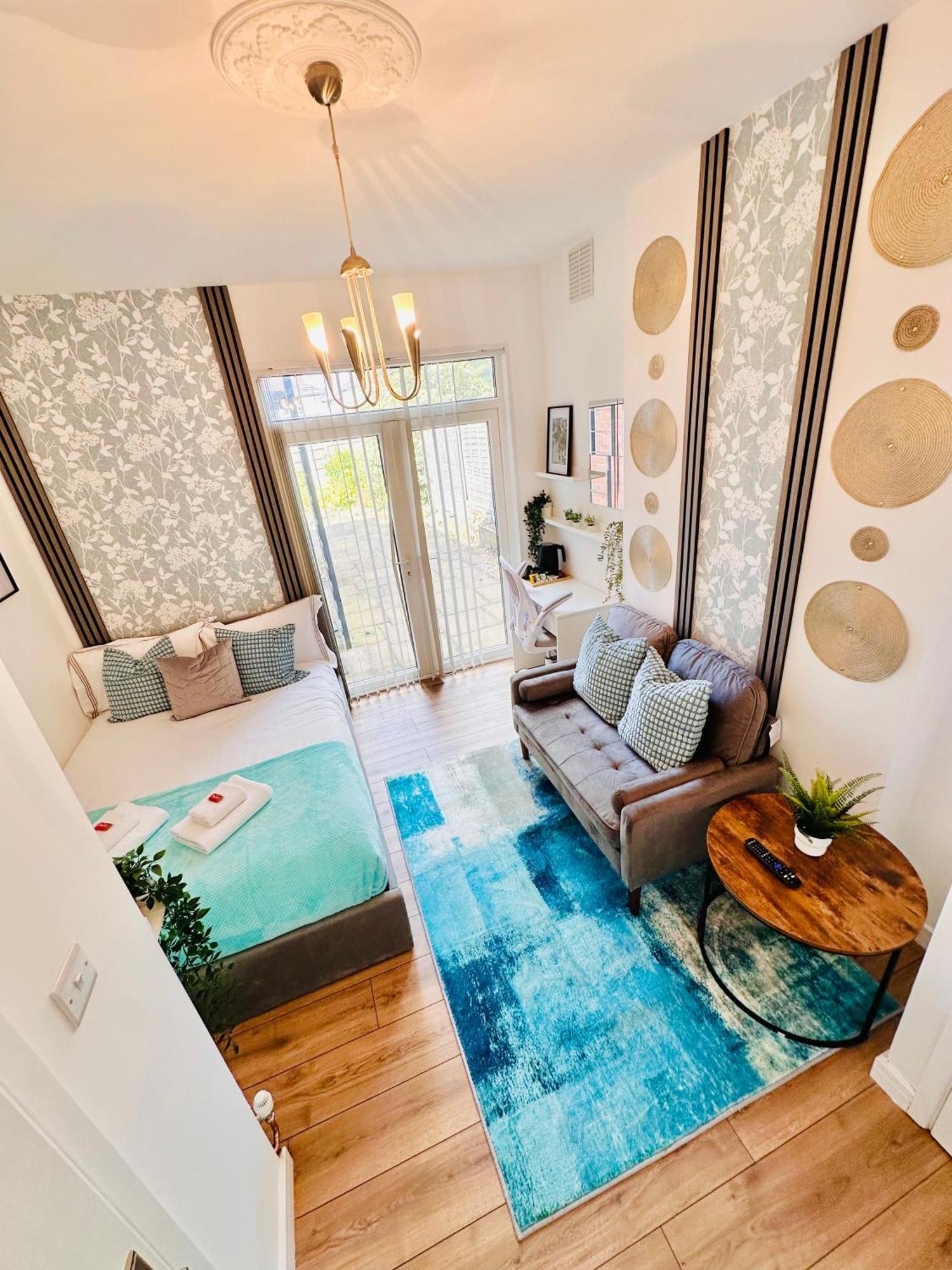 Guest house R2 - Elegant Private Opposite Queen Elizabeth Hospital - Harborne