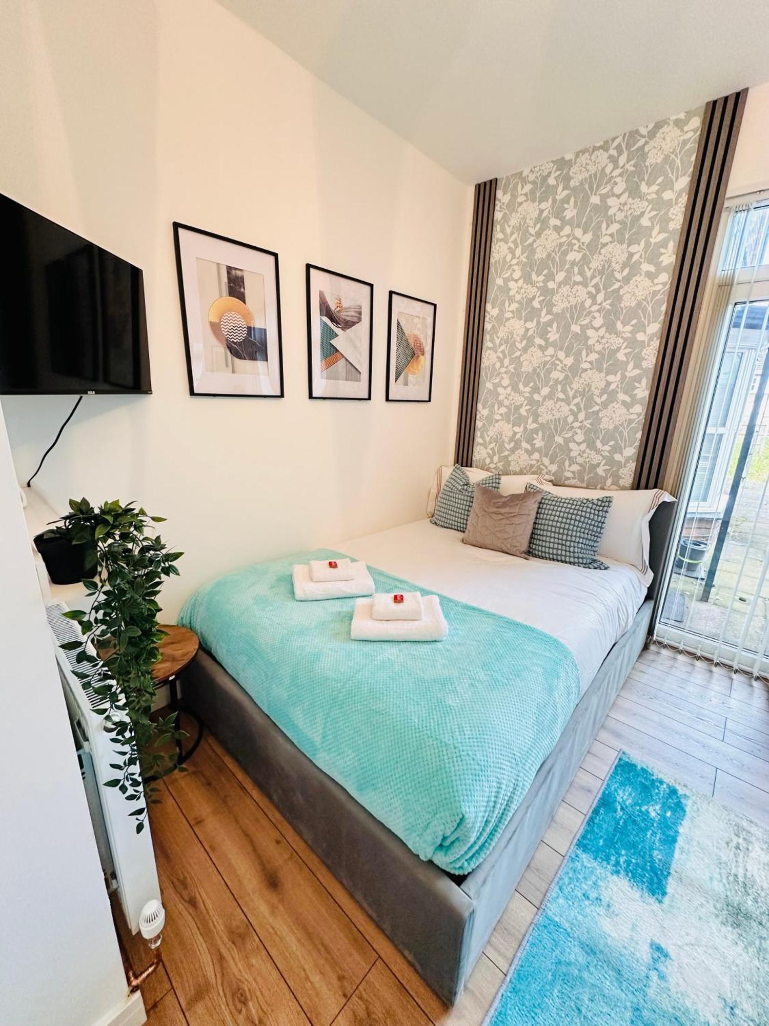 R2 - Elegant Private Opposite Queen Elizabeth Hospital - Harborne * Birmingham