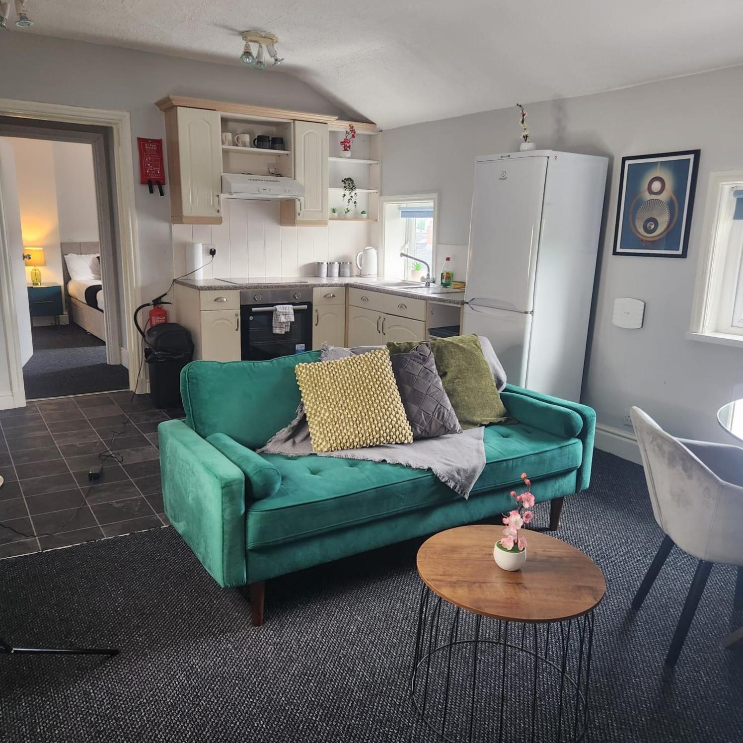 Style 2 Bedroom In City, Near Utilita Arena & Free Parking Apartment *