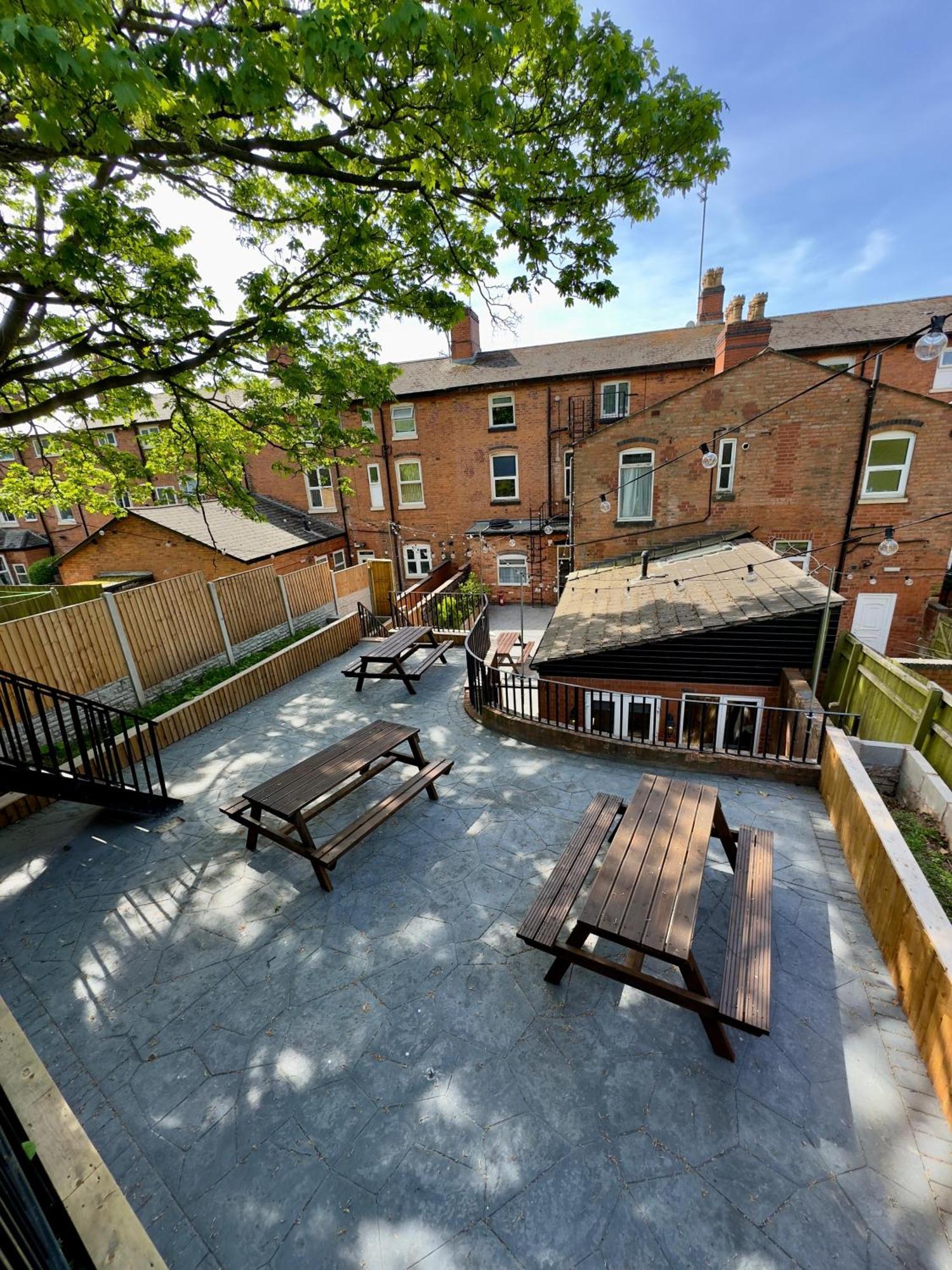 Elegant 5 Bedrooms Split Level Apartment Birmingham