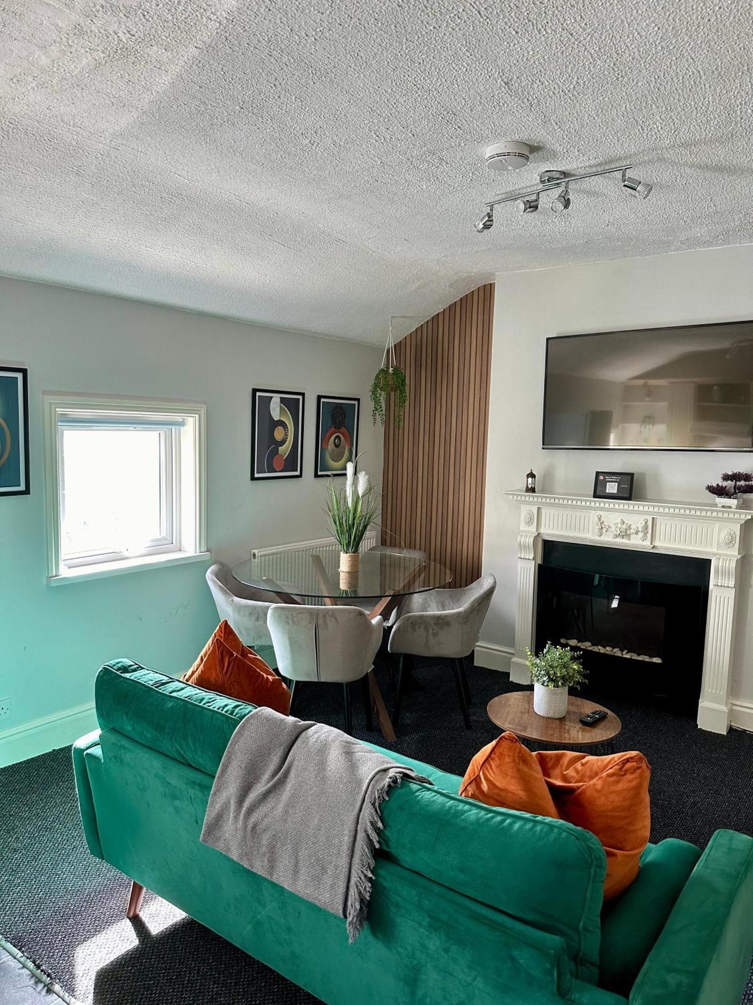 Elegant 5 Bedrooms Split Level