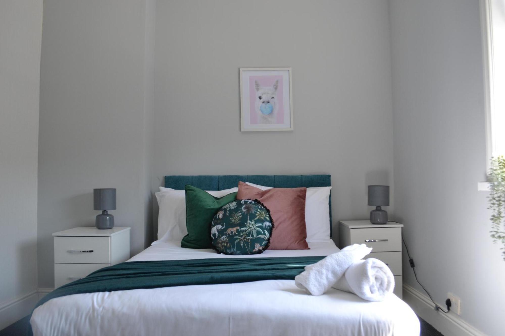 Elegant 5 Bedrooms Split Level * Birmingham