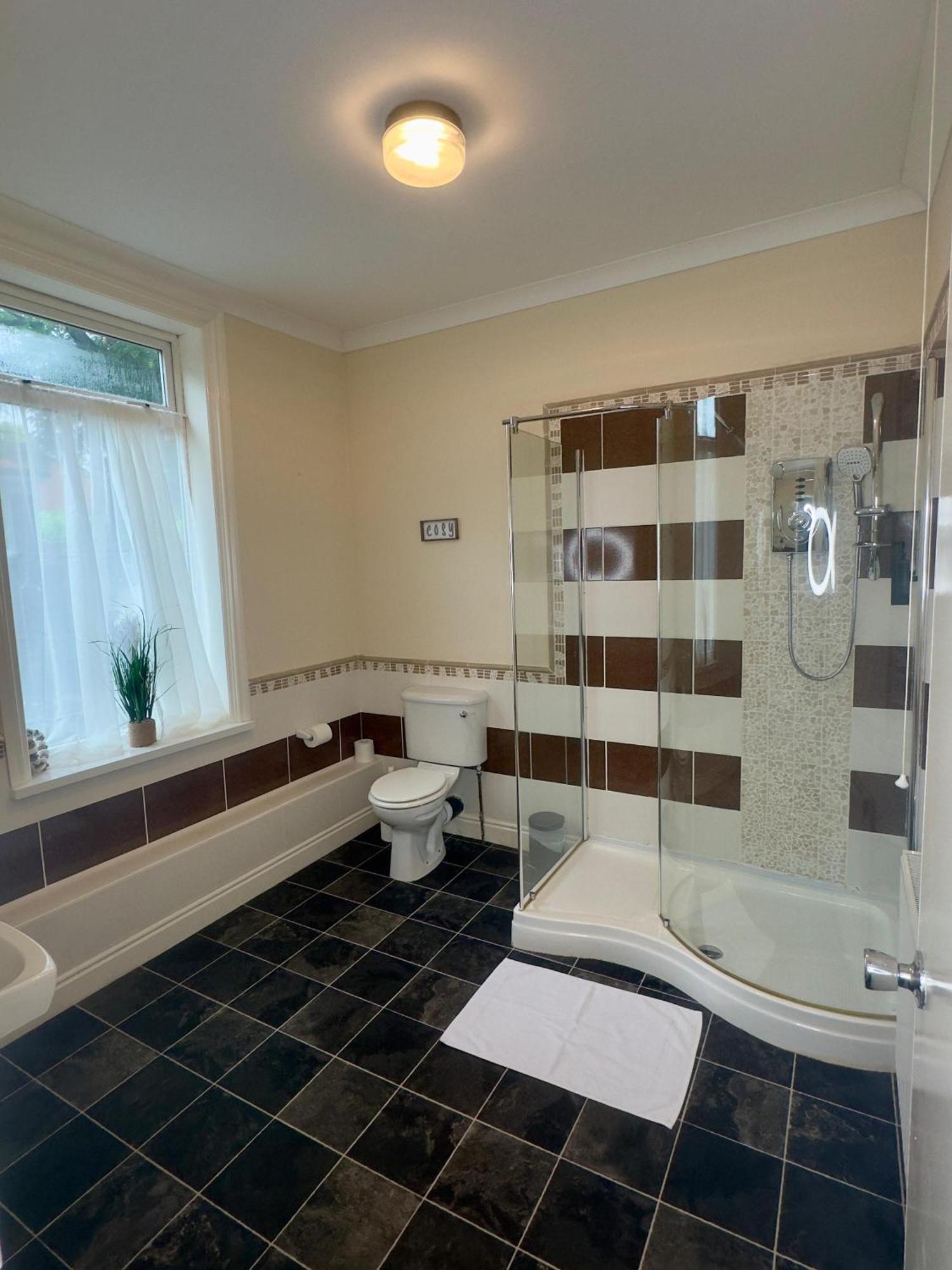 Elegant 5 Bedrooms Split Level * Birmingham