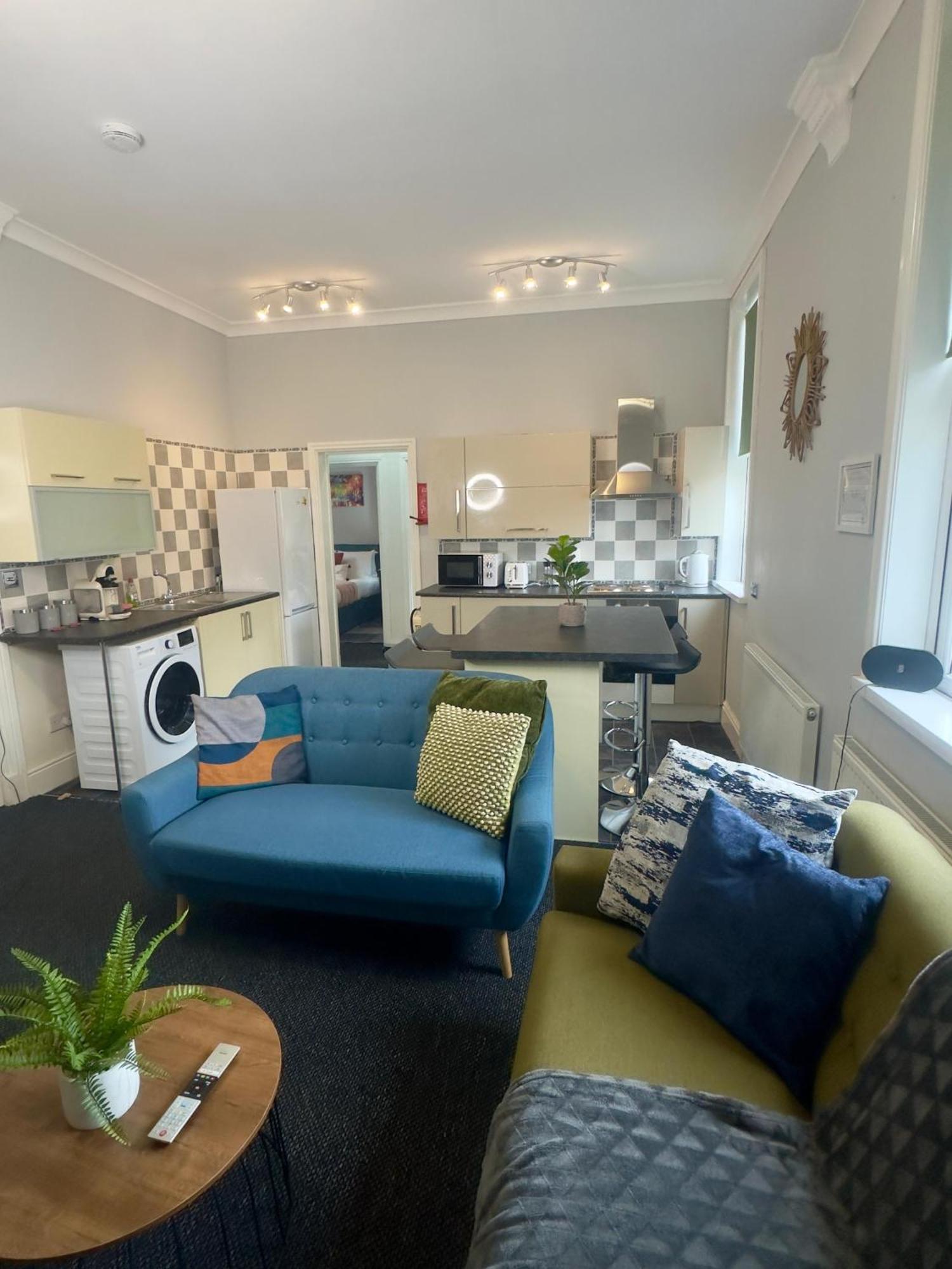 Elegant 5 Bedrooms Split Level Apartment