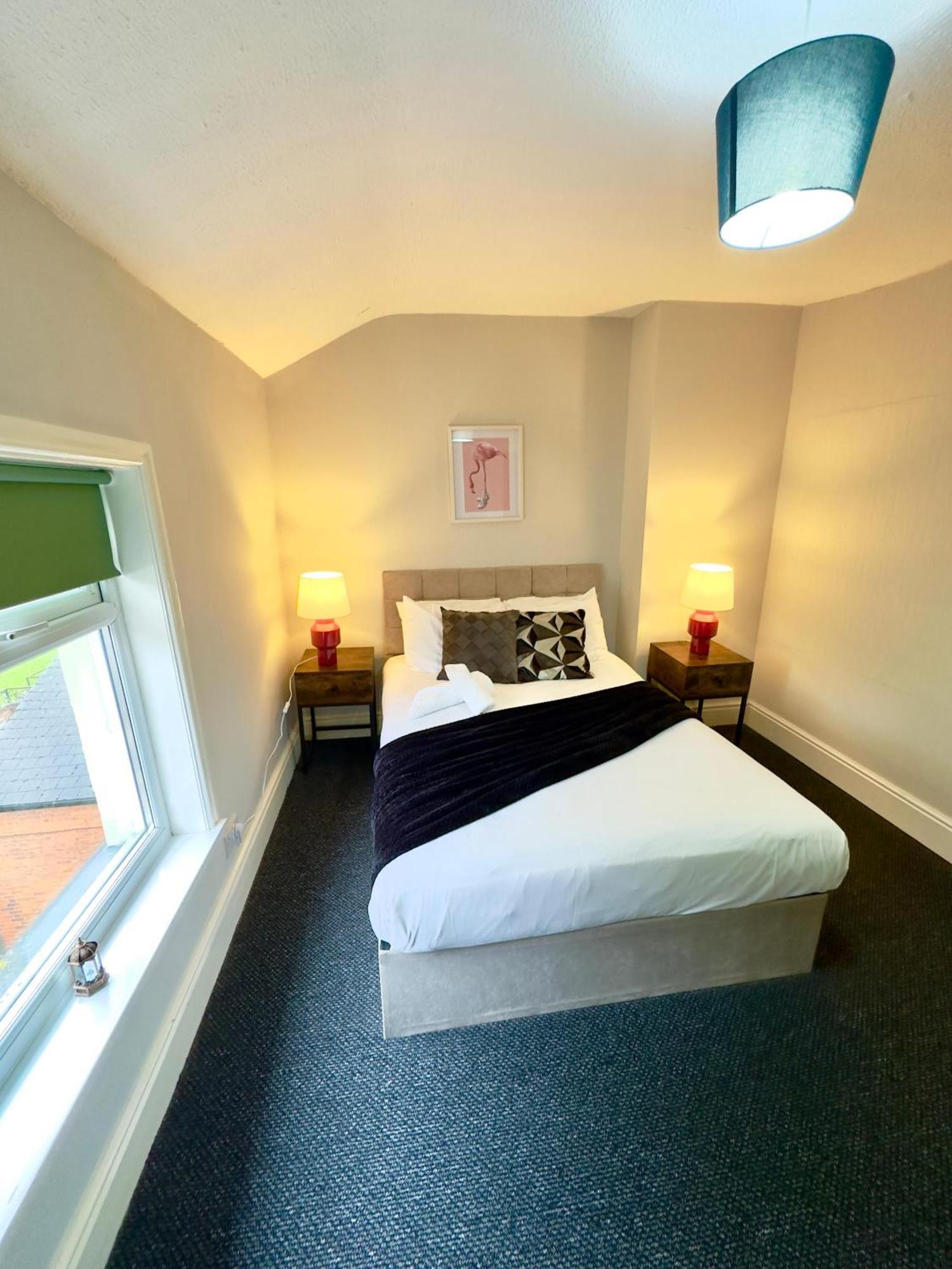 Elegant 5 Bedrooms Split Level * Birmingham