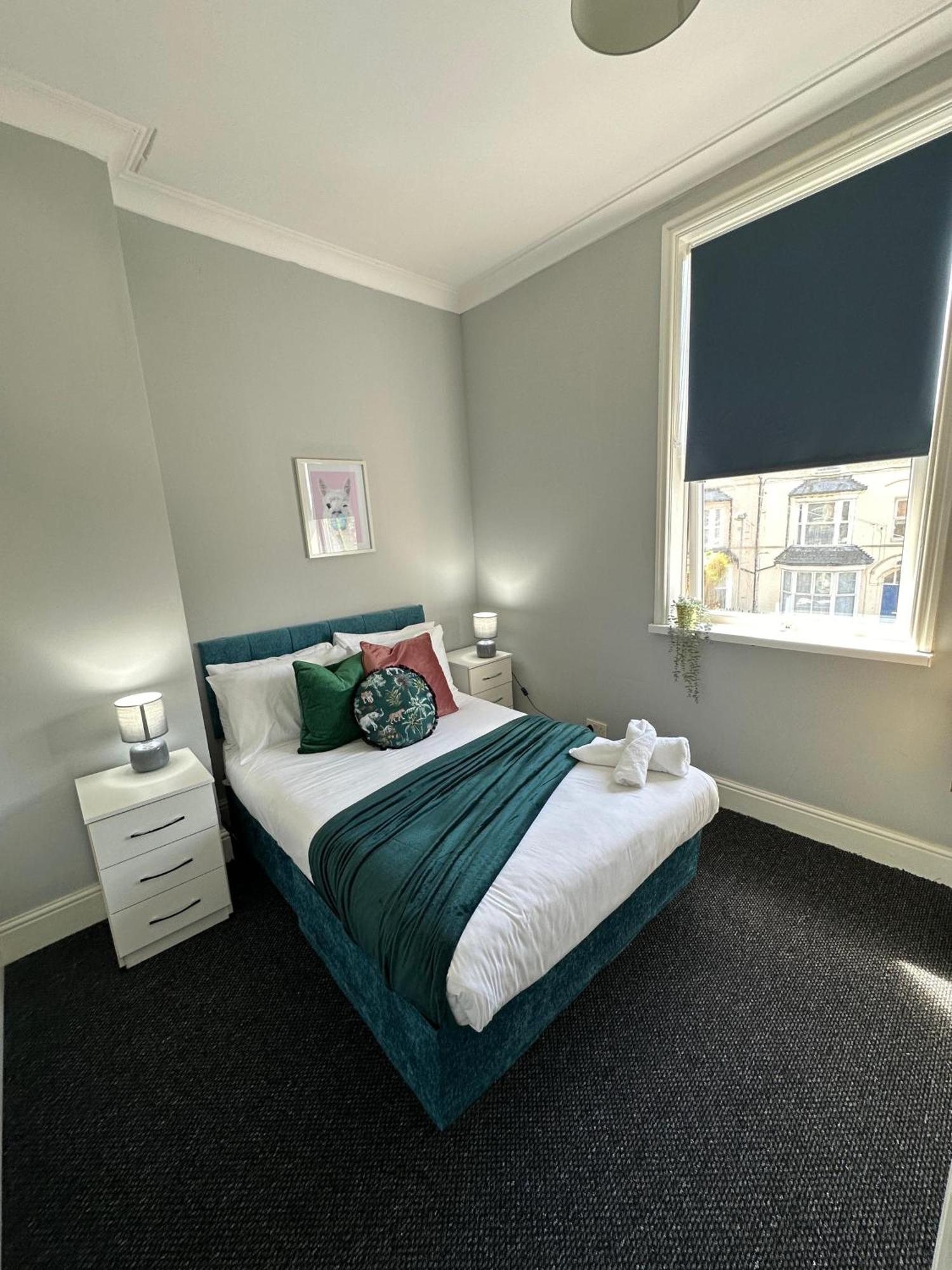 Elegant 5 Bedrooms Split Level