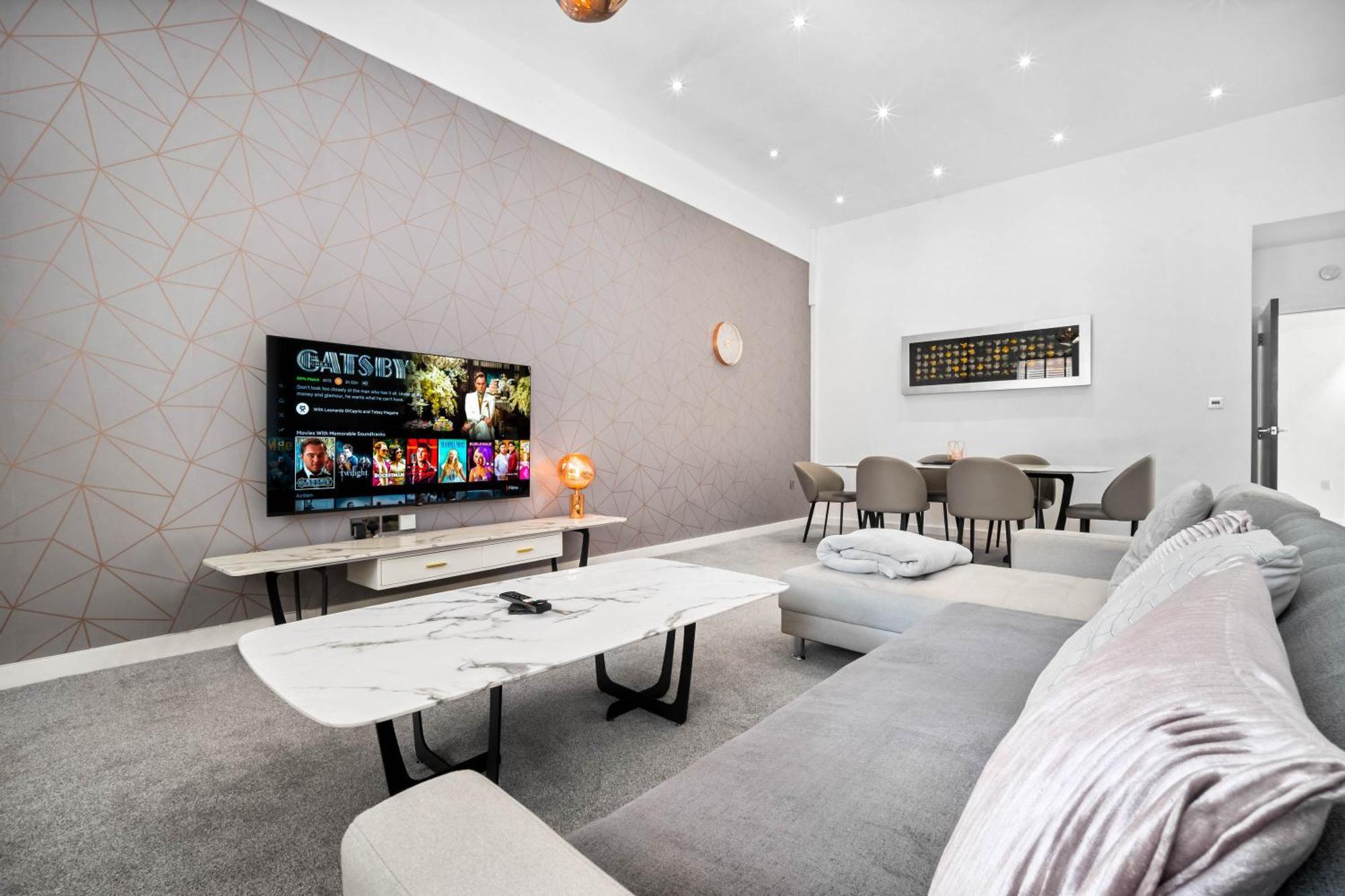 Apartment Luxury - Secure Parking - Gated Development - Near Jq & Centre - Rated - Flower - 12sh *