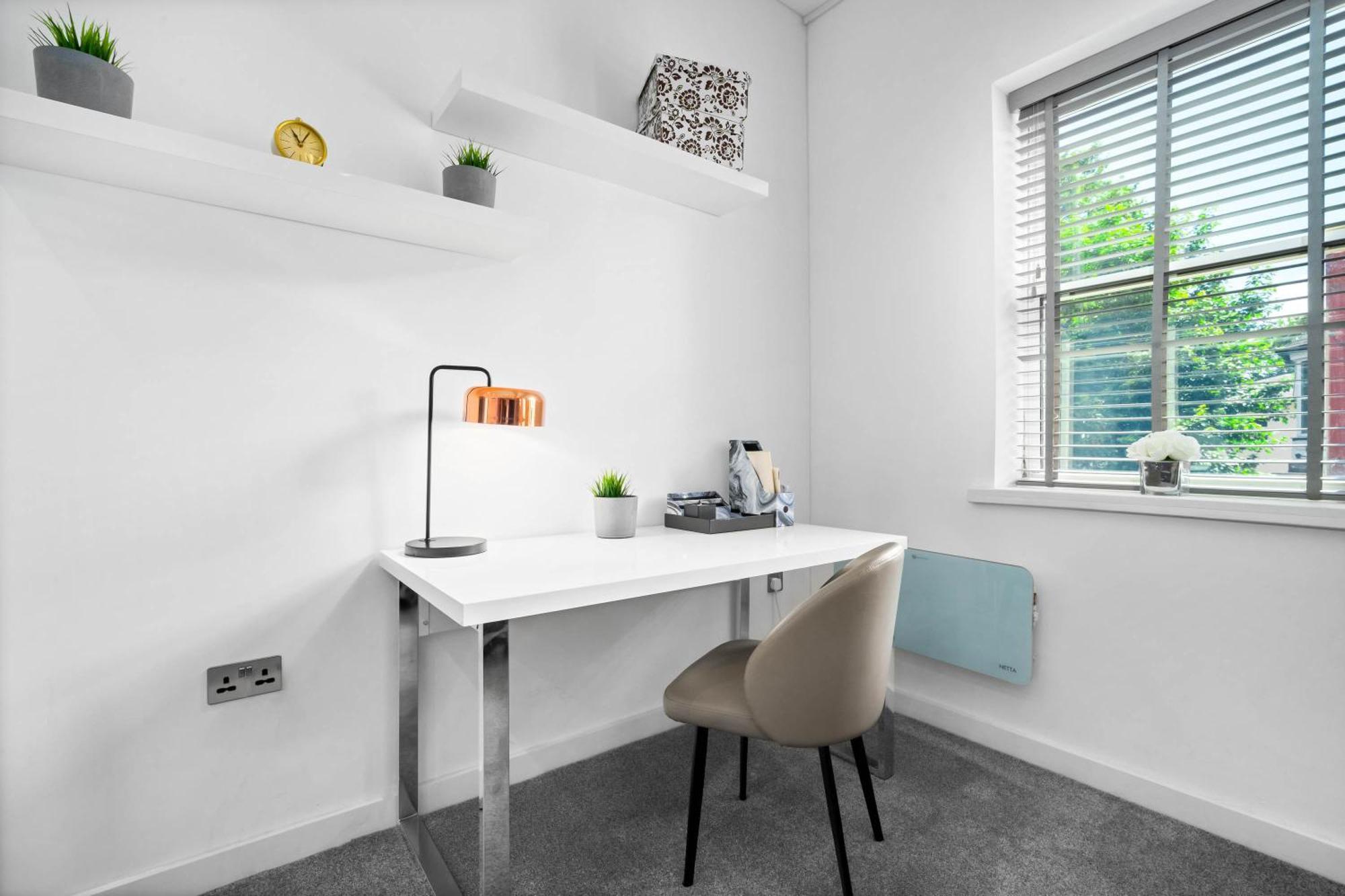 Apartment Luxury - Secure Parking - Gated Development - Near Jq & Centre - Rated - Flower - 12sh