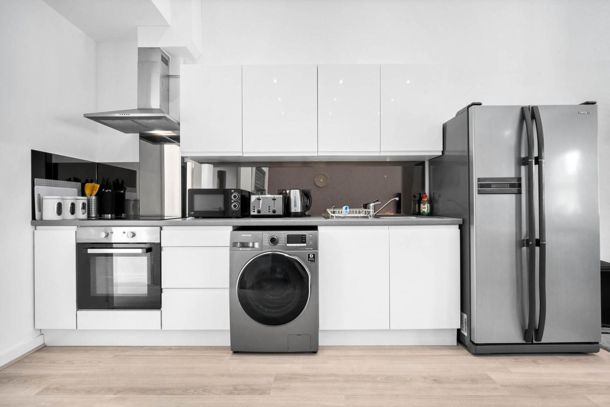 Luxury - Secure Parking - Gated Development - Near Jq & Centre - Rated - Flower - 12sh Apartment *