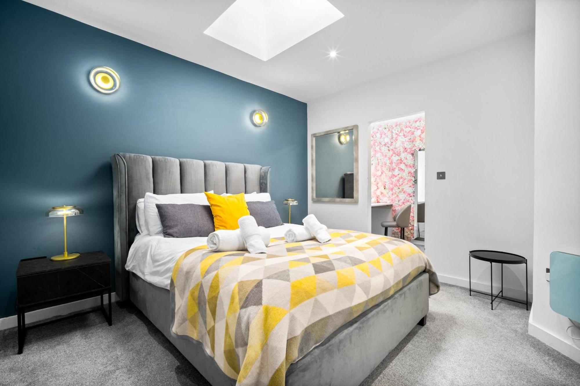 Luxury - Secure Parking - Gated Development - Near Jq & Centre - Rated - Flower - 12sh *