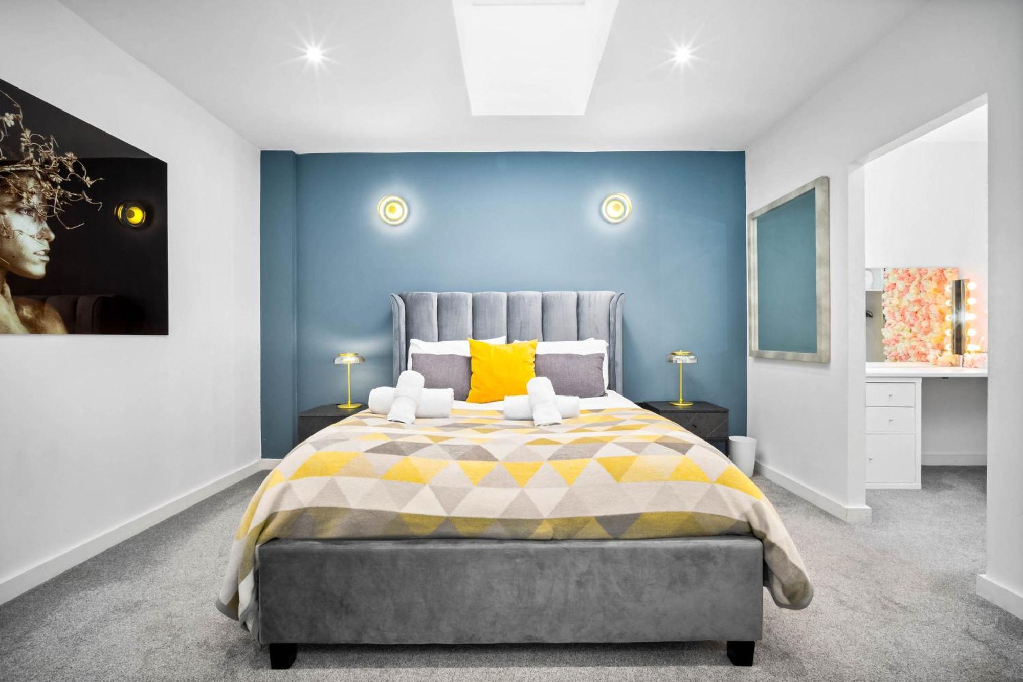 Luxury - Secure Parking - Gated Development - Near Jq & Centre - Rated - Flower - 12sh Apartment *