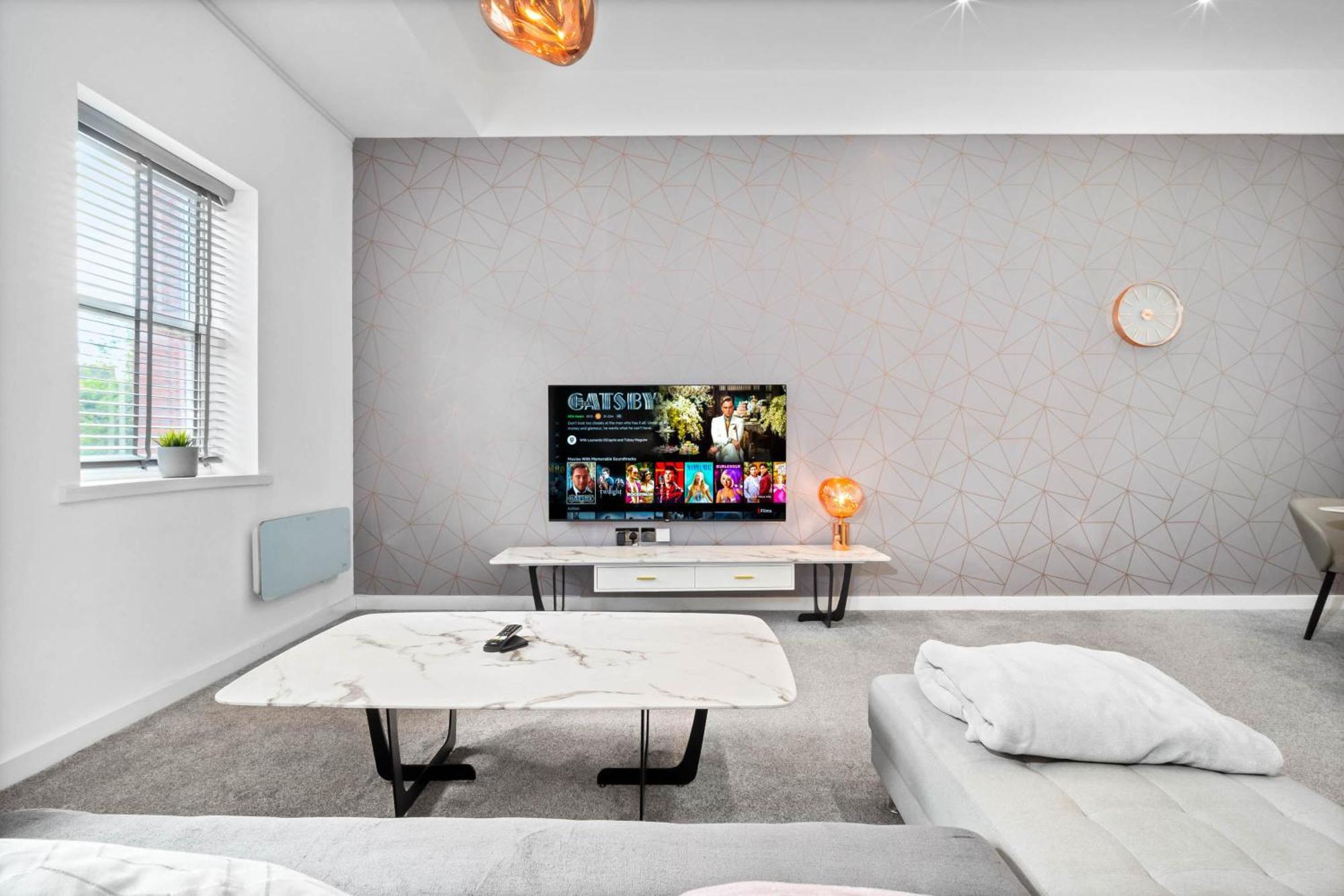 Luxury - Secure Parking - Gated Development - Near Jq & Centre - Rated - Flower - 12sh Apartment *