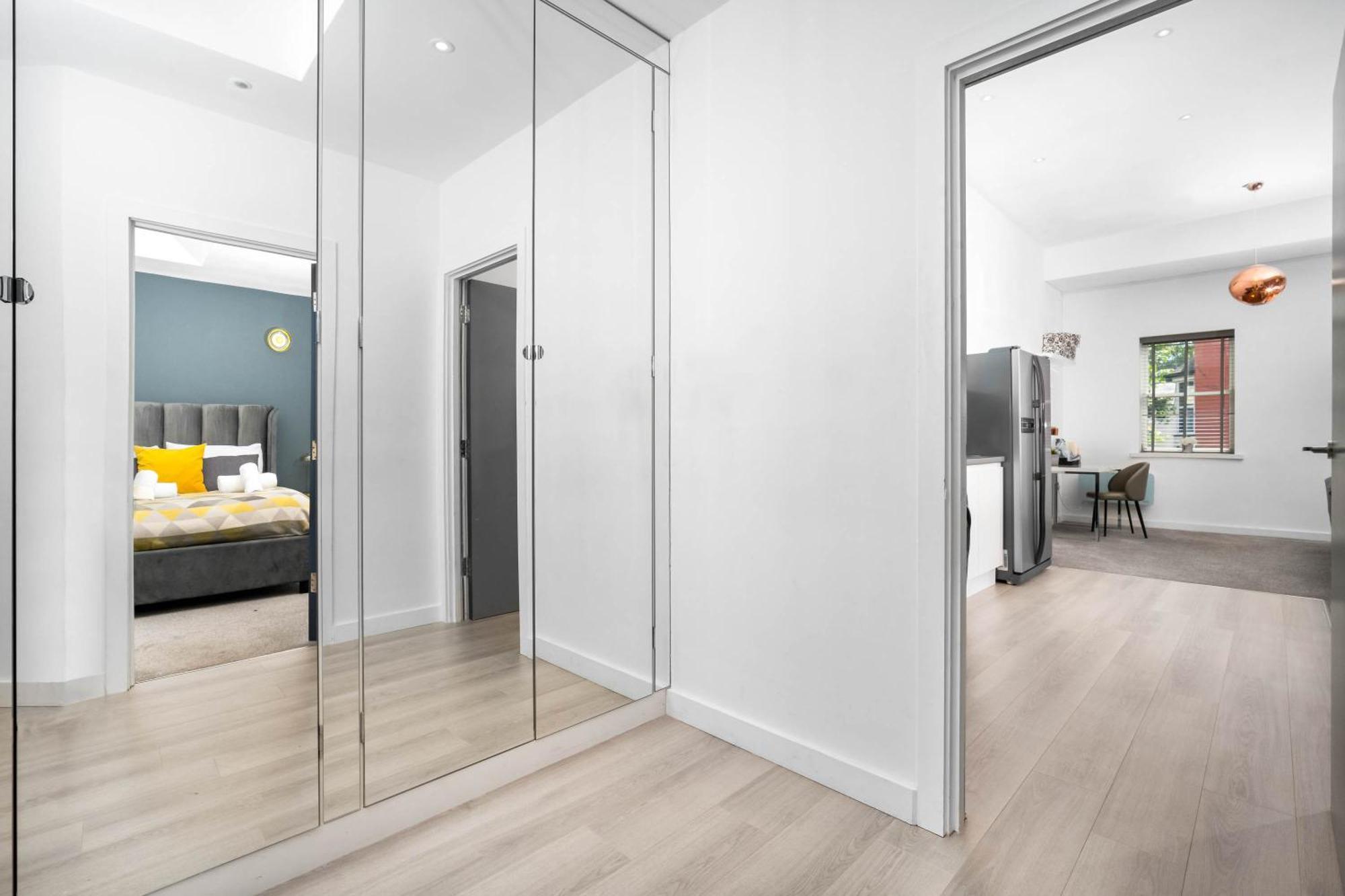 Apartment Luxury - Secure Parking - Gated Development - Near Jq & Centre - Rated - Flower - 12sh *
