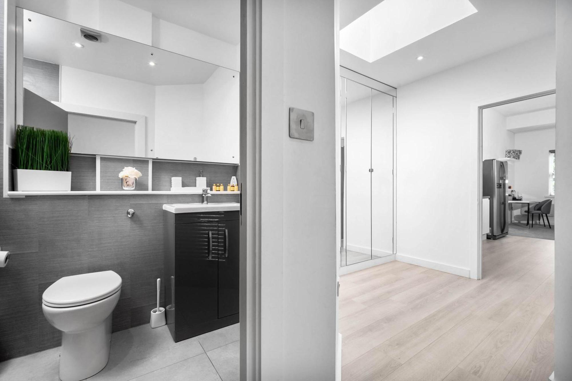 Luxury - Secure Parking - Gated Development - Near Jq & Centre - Rated - Flower - 12sh