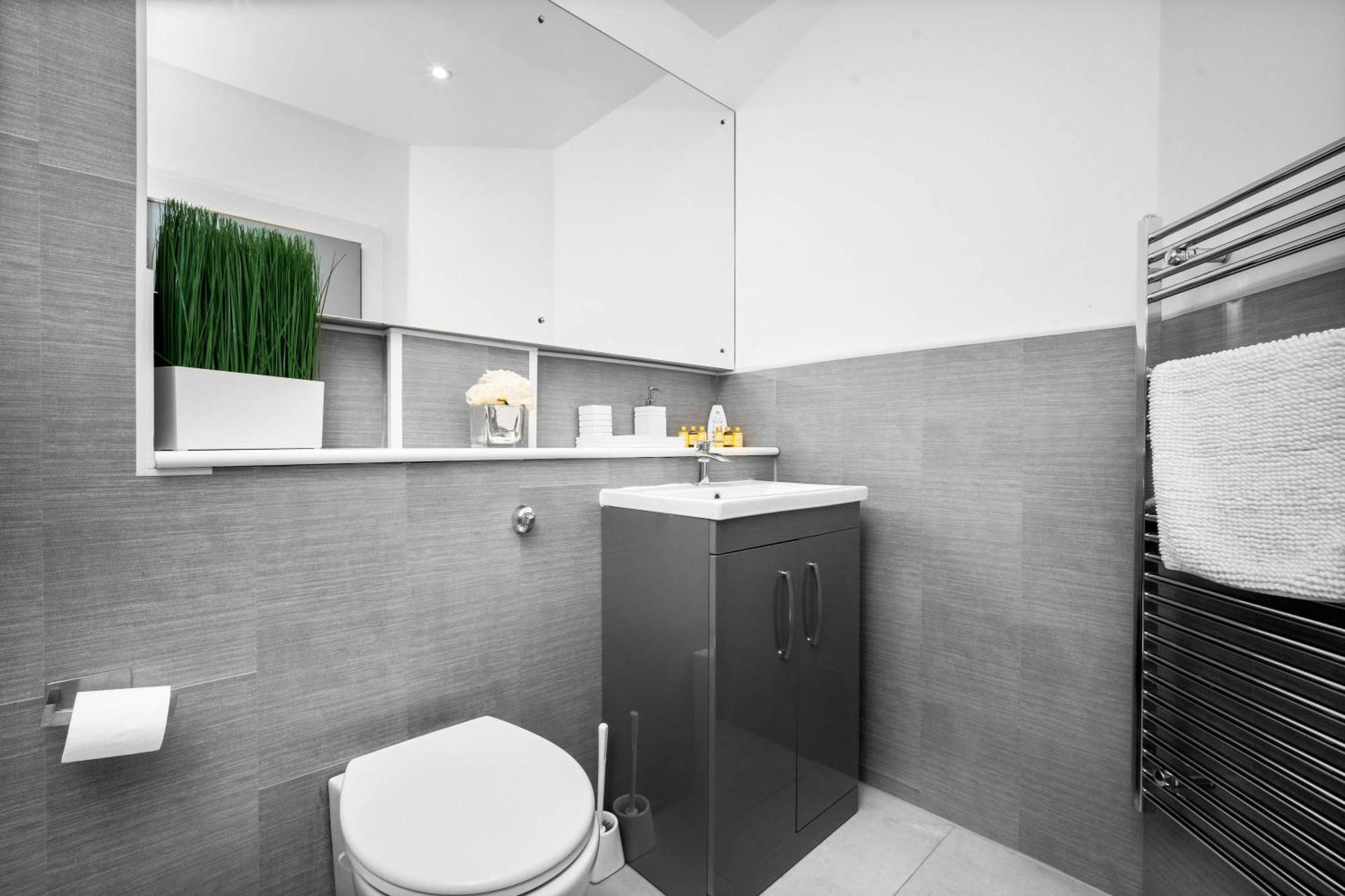 Luxury - Secure Parking - Gated Development - Near Jq & Centre - Rated - Flower - 12sh *
