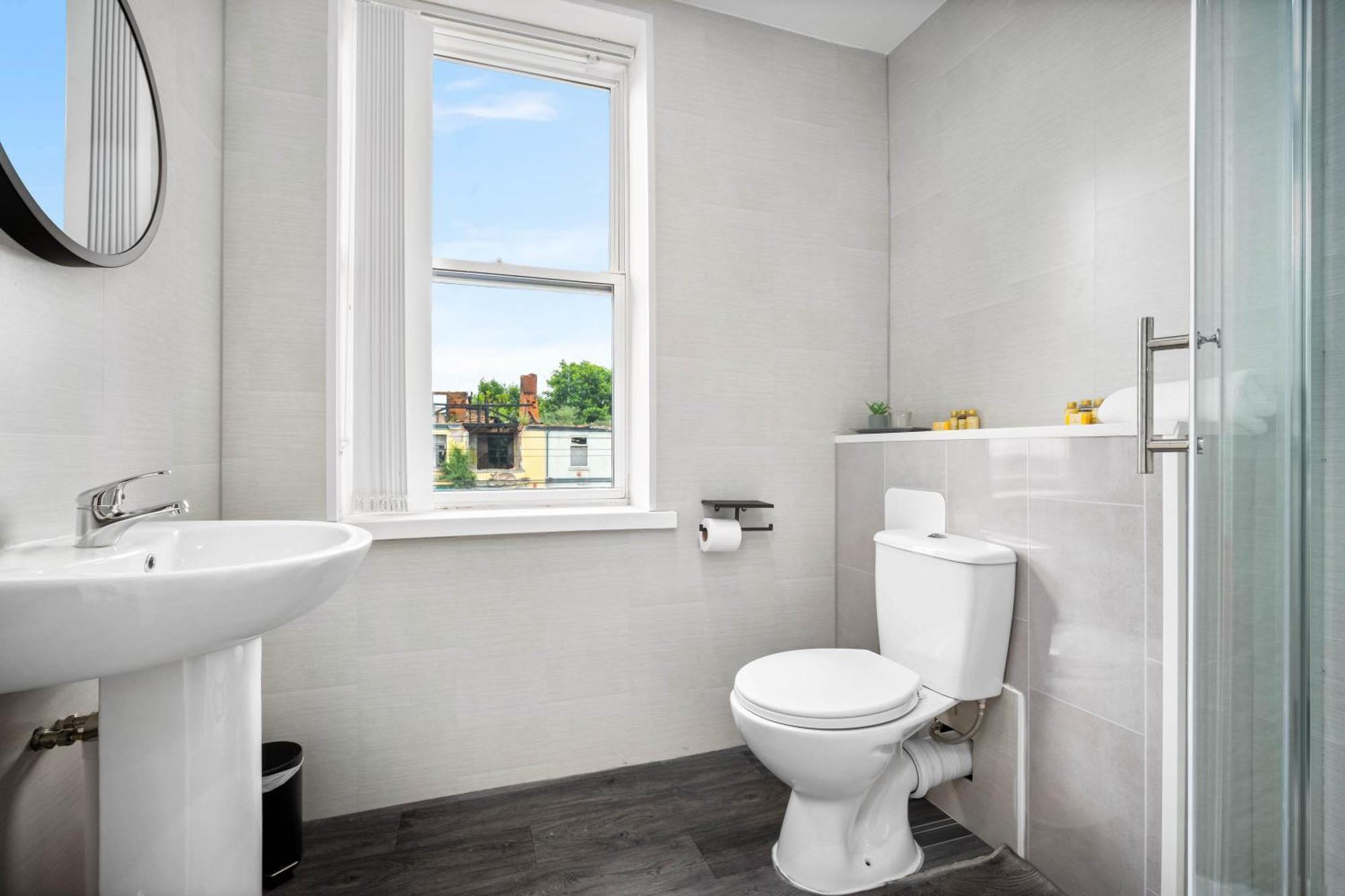 Luxury - Secure Parking - Gated Development - Near Jq & City Centre - 1sh *
