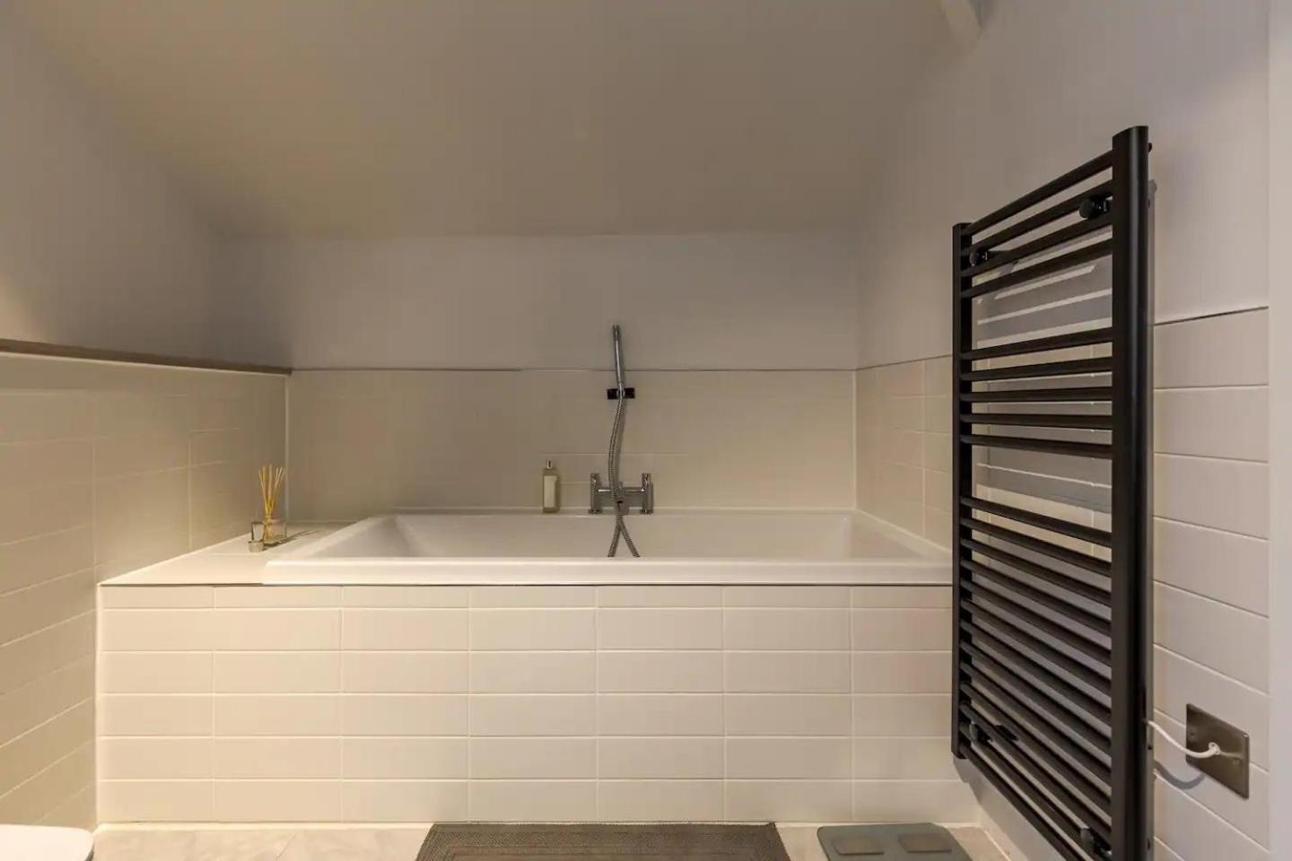 Pass The Keys Exquisite Penthouse Loft Jewellery Q Wparking Apartment