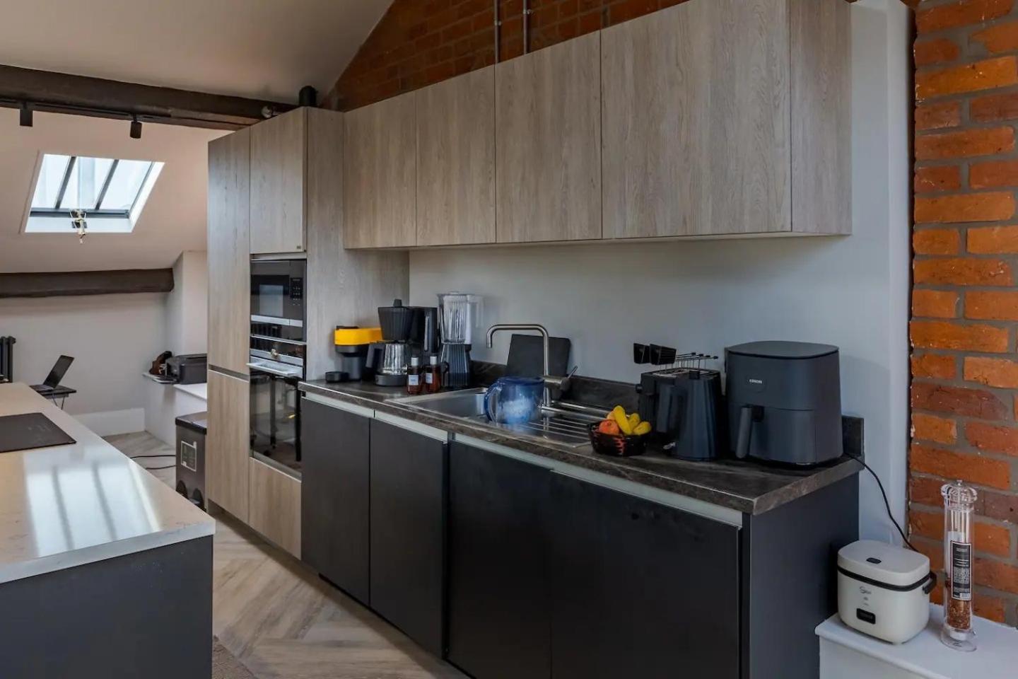 Pass The Keys Exquisite Penthouse Loft Jewellery Q Wparking Apartment