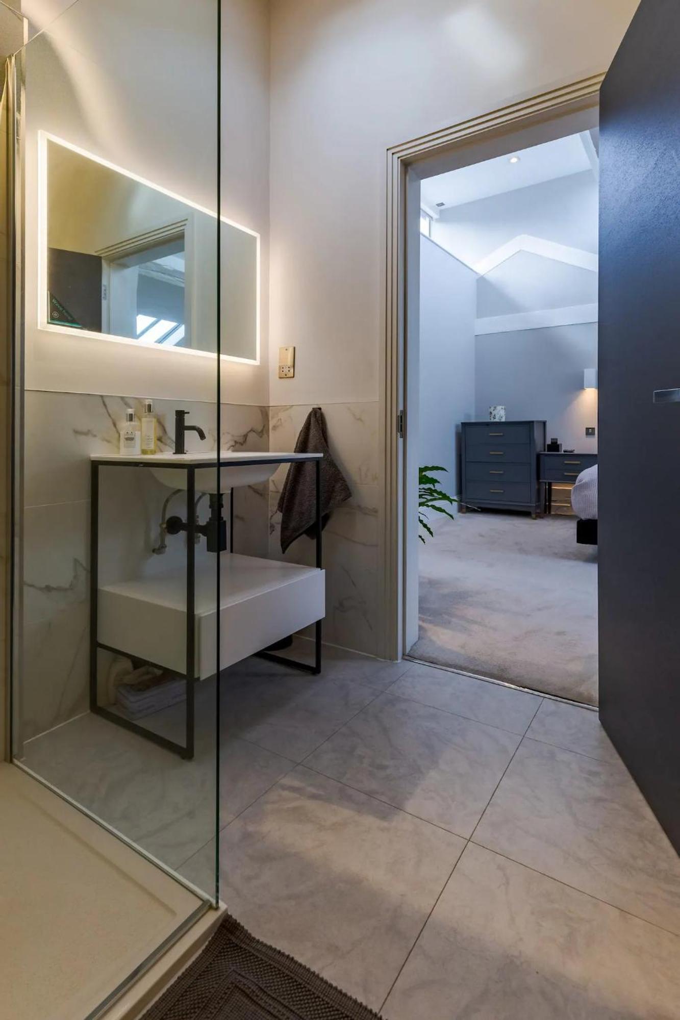 Pass The Keys Exquisite Penthouse Loft Jewellery Q Wparking Apartment Birmingham