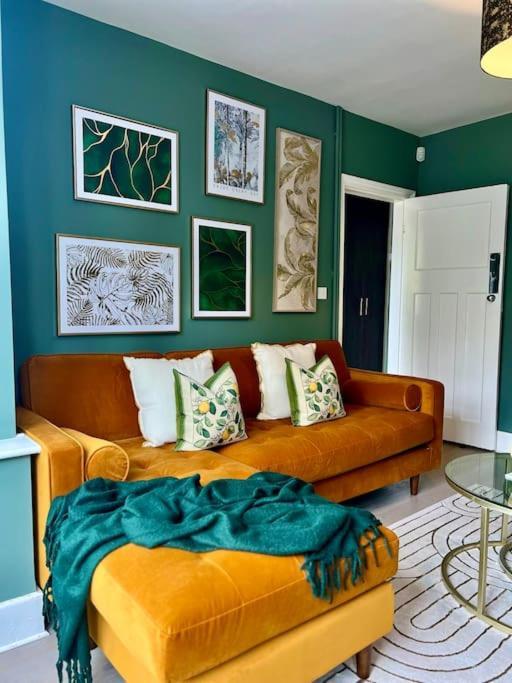 Lemon Drop Wyndale Living Parking Bham Nec Holiday home