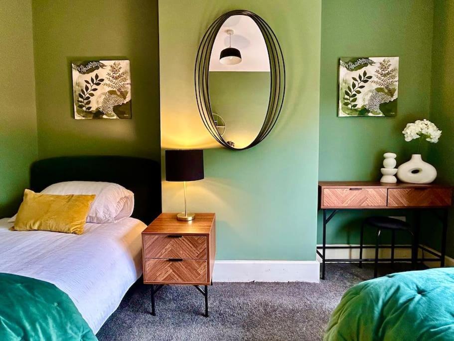 Lemon Drop Wyndale Living Parking Bham Nec Holiday home *
