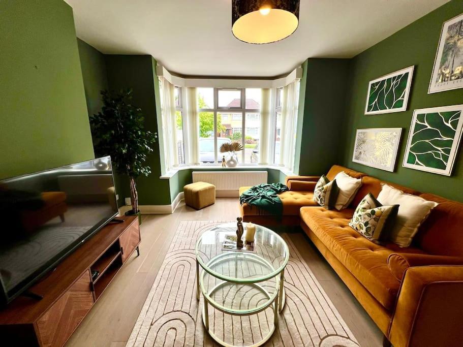 Lemon Drop Wyndale Living Parking Bham Nec Holiday home Birmingham