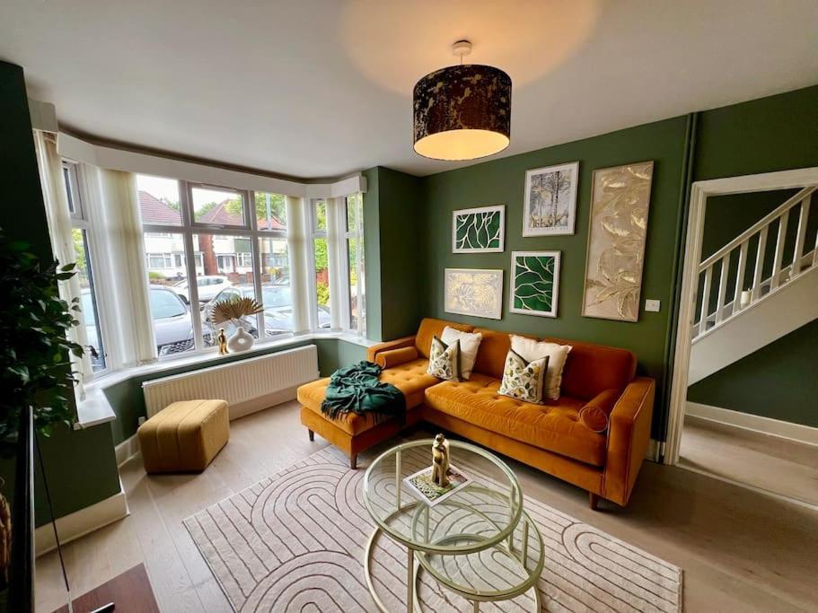 Lemon Drop Wyndale Living Parking Bham Nec Holiday home