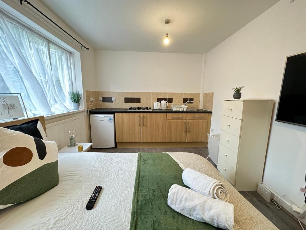 Cozy Urban Retreat Modern 1 Bedroom * Birmingham