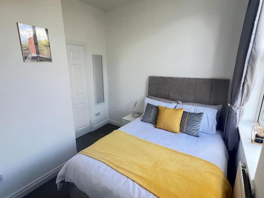 Cosy 1 Bed In - Free Parking, Ulez Free Zone *