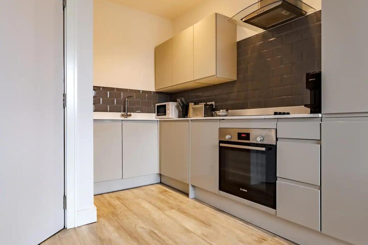 Pass The Keys Flat 10 - Luxurious 1 Bedroom Haven: Elevate Your Experience *