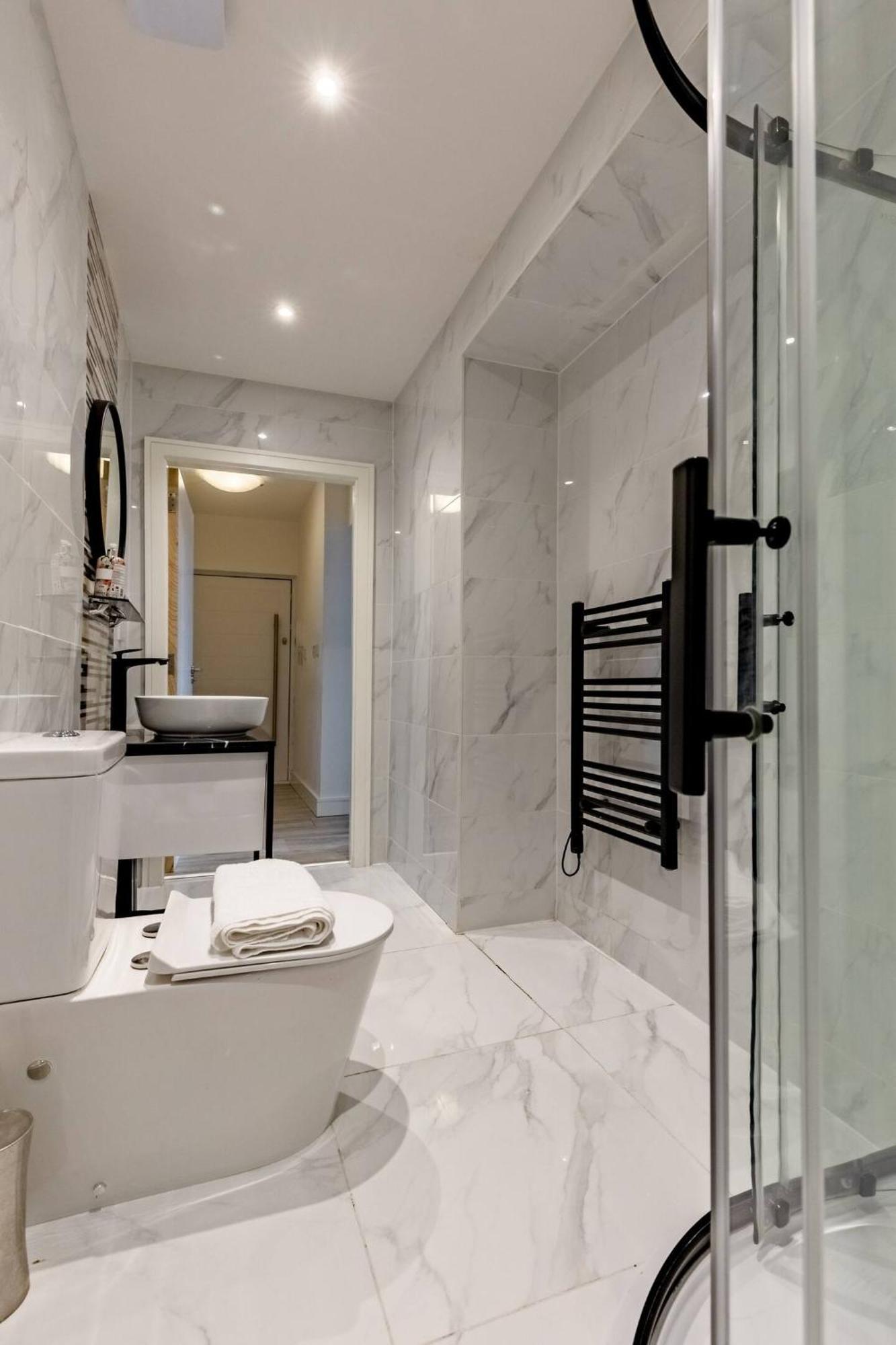 Apartment Pass The Keys Flat 10 - Luxurious 1 Bedroom Haven: Elevate Your Experience *