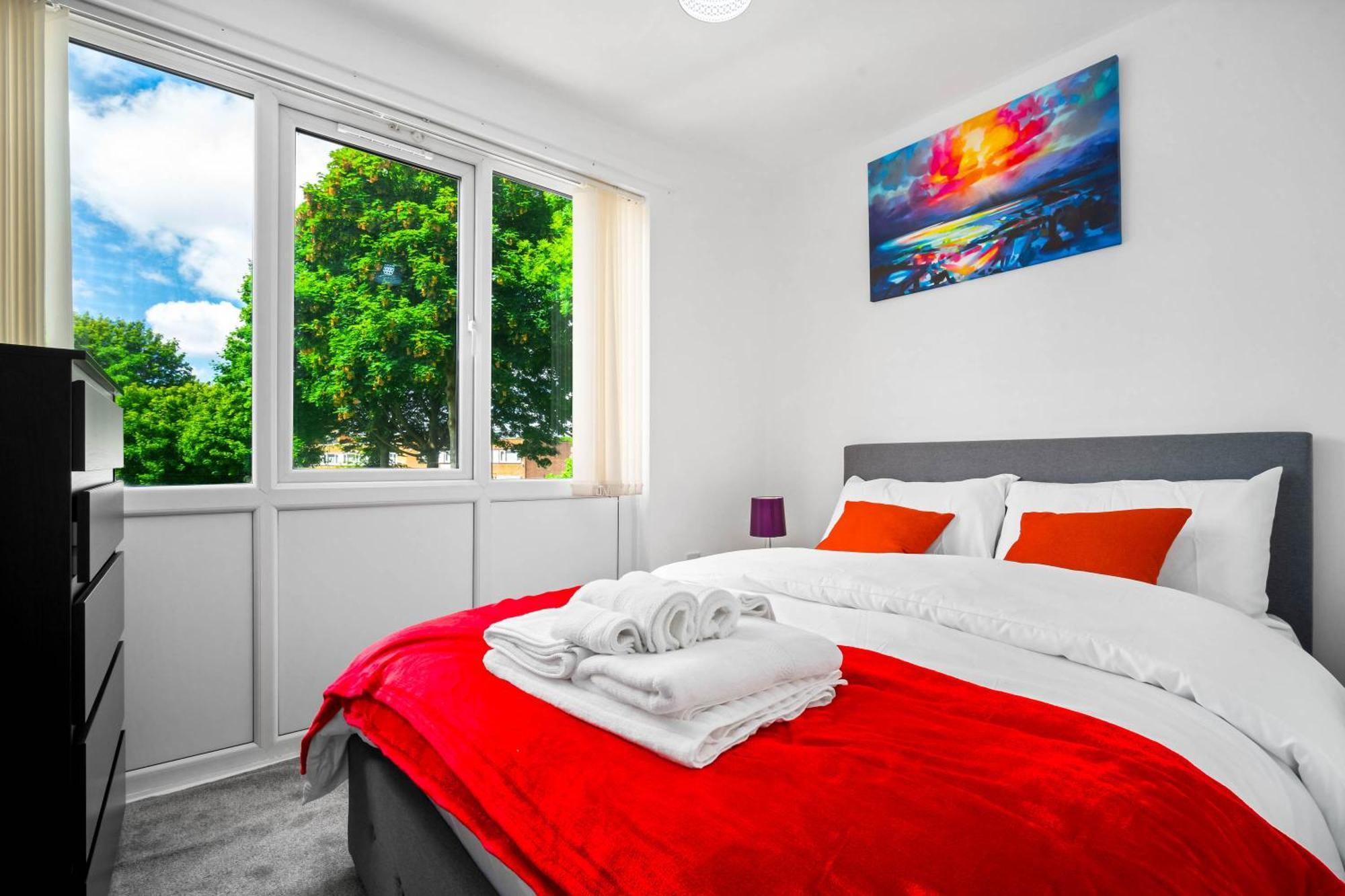 Luxury New House With Free Parking * Birmingham