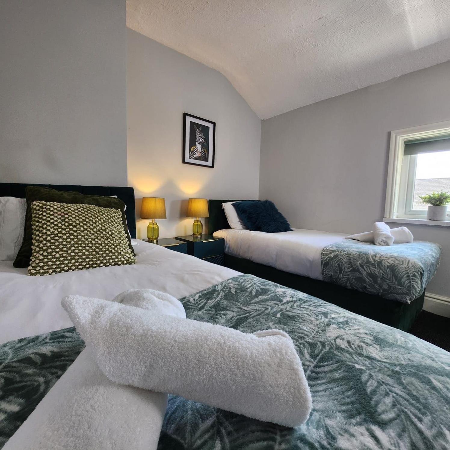 Elegant 5 Bedrooms Split Level Birmingham