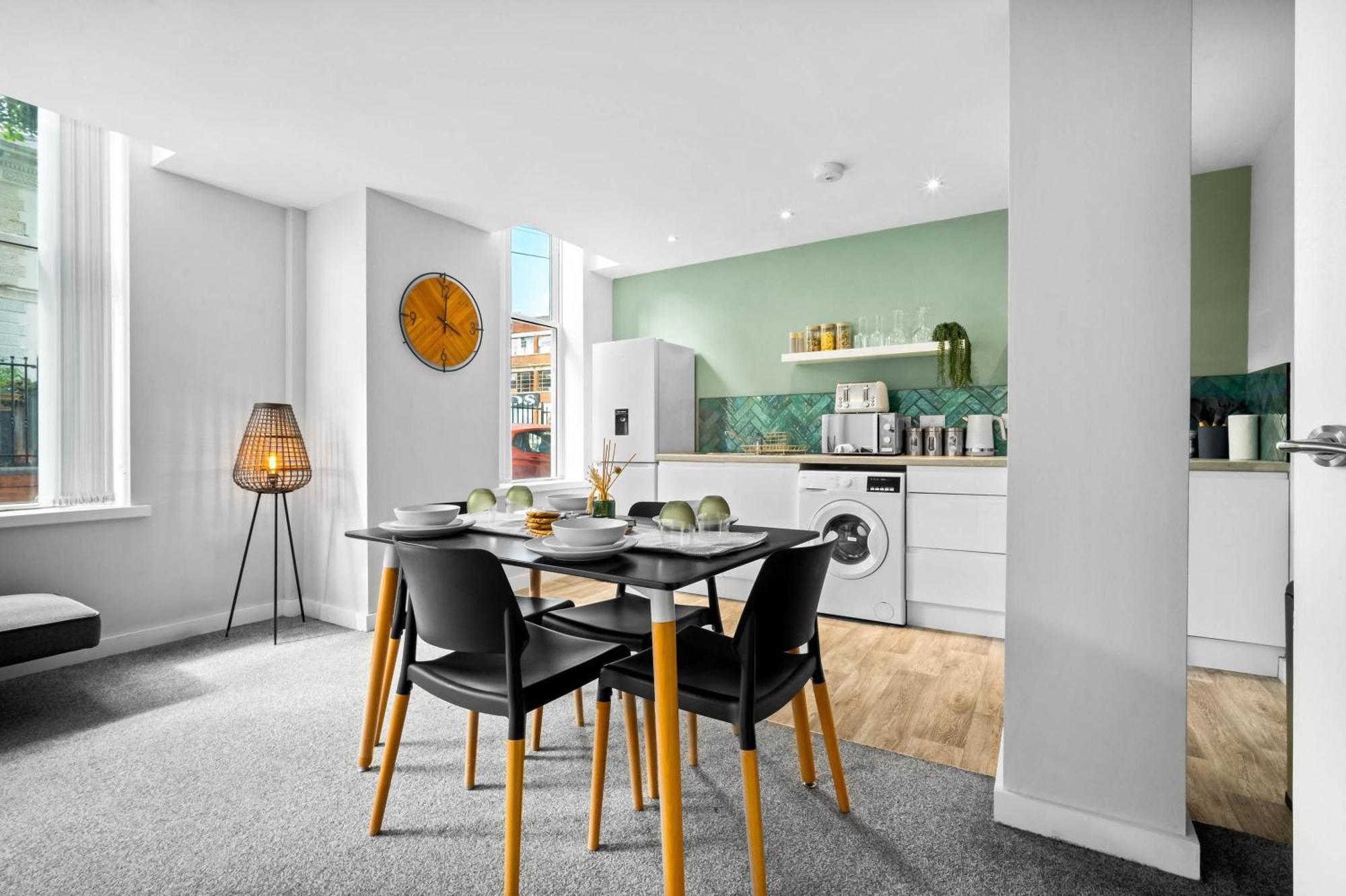 Luxury - Secure Parking - Gated Development - Near Jq & Centre 6sh *