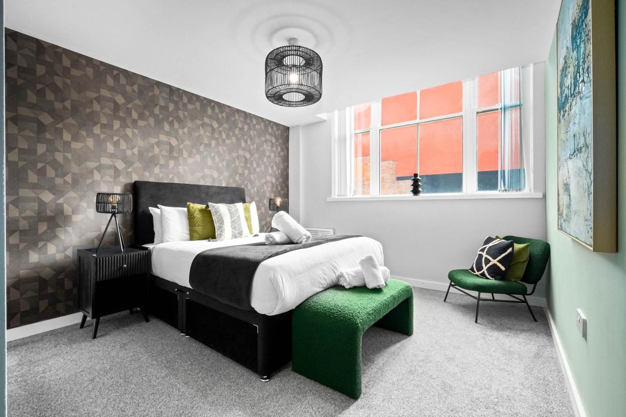 Luxury - Secure Parking - Gated Development - Near Jq & Centre 6sh *