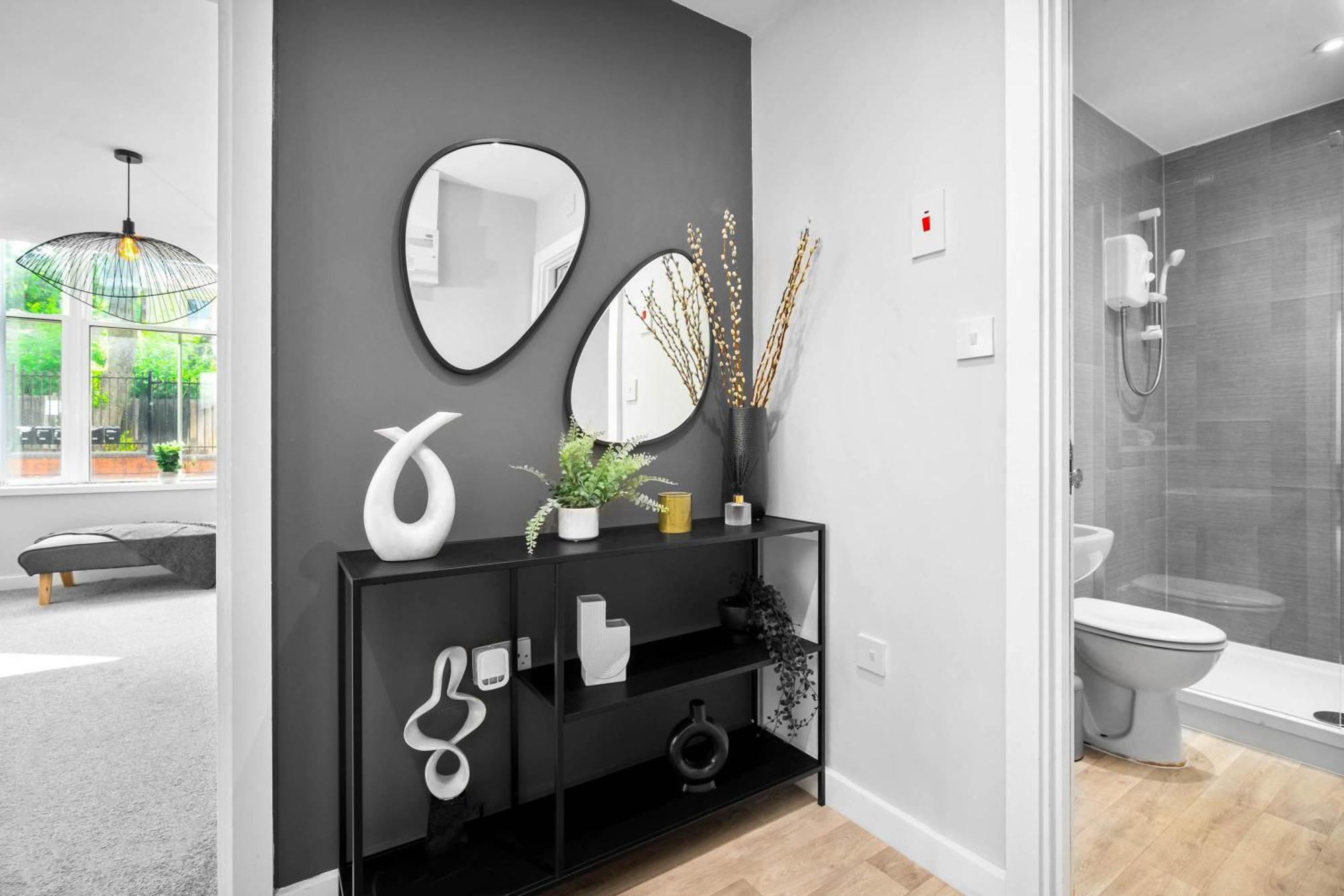 Luxury - Secure Parking - Gated Development - Near Jq & Centre 6sh Apartment *