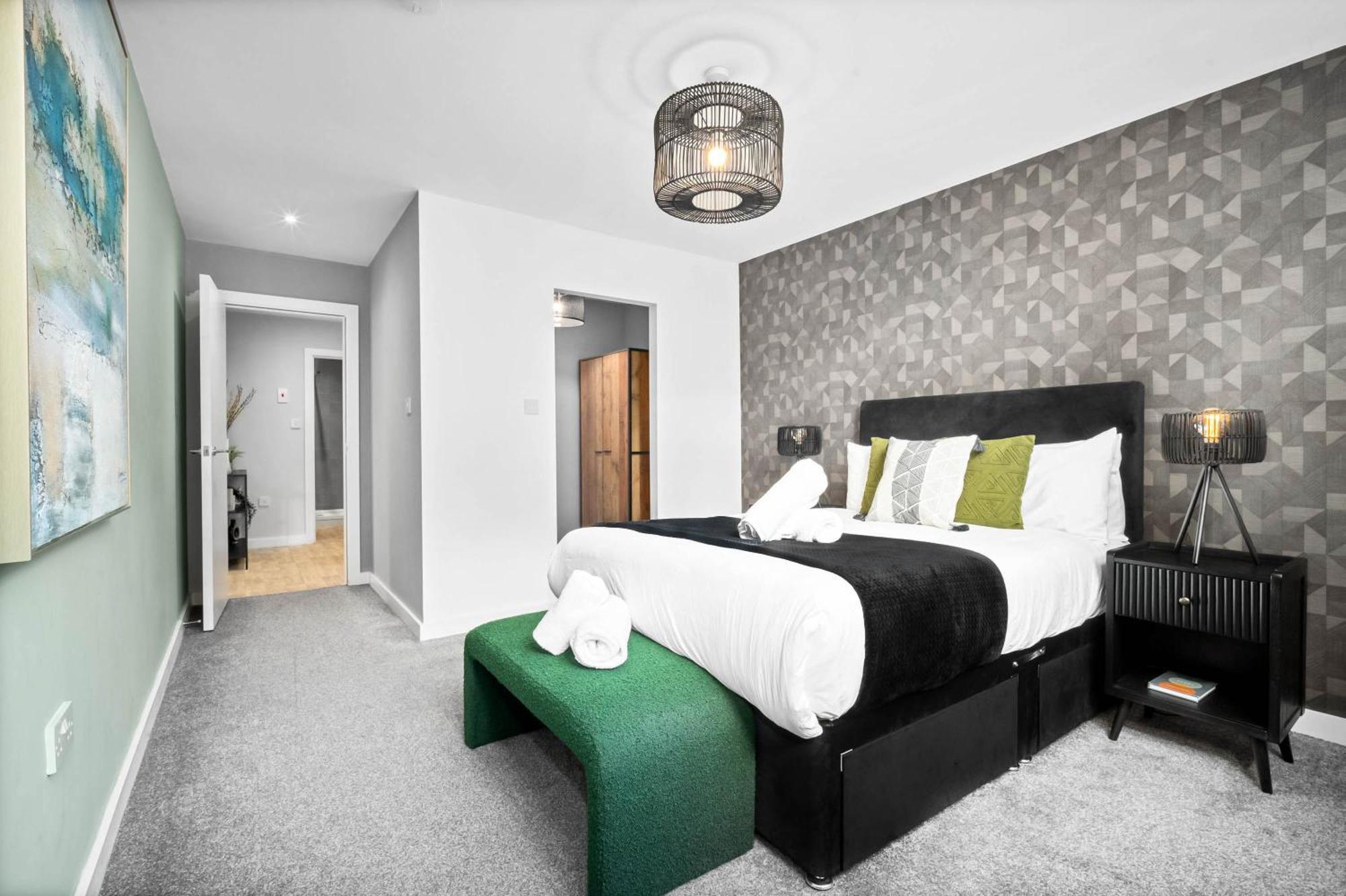 Luxury - Secure Parking - Gated Development - Near Jq & Centre 6sh