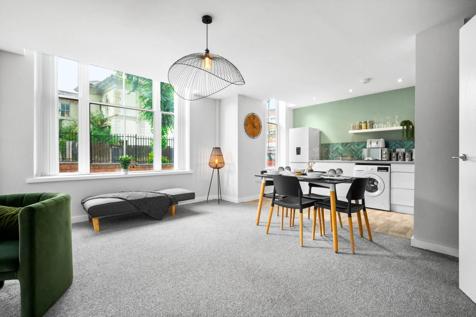 Luxury - Secure Parking - Gated Development - Near Jq & Centre 6sh *
