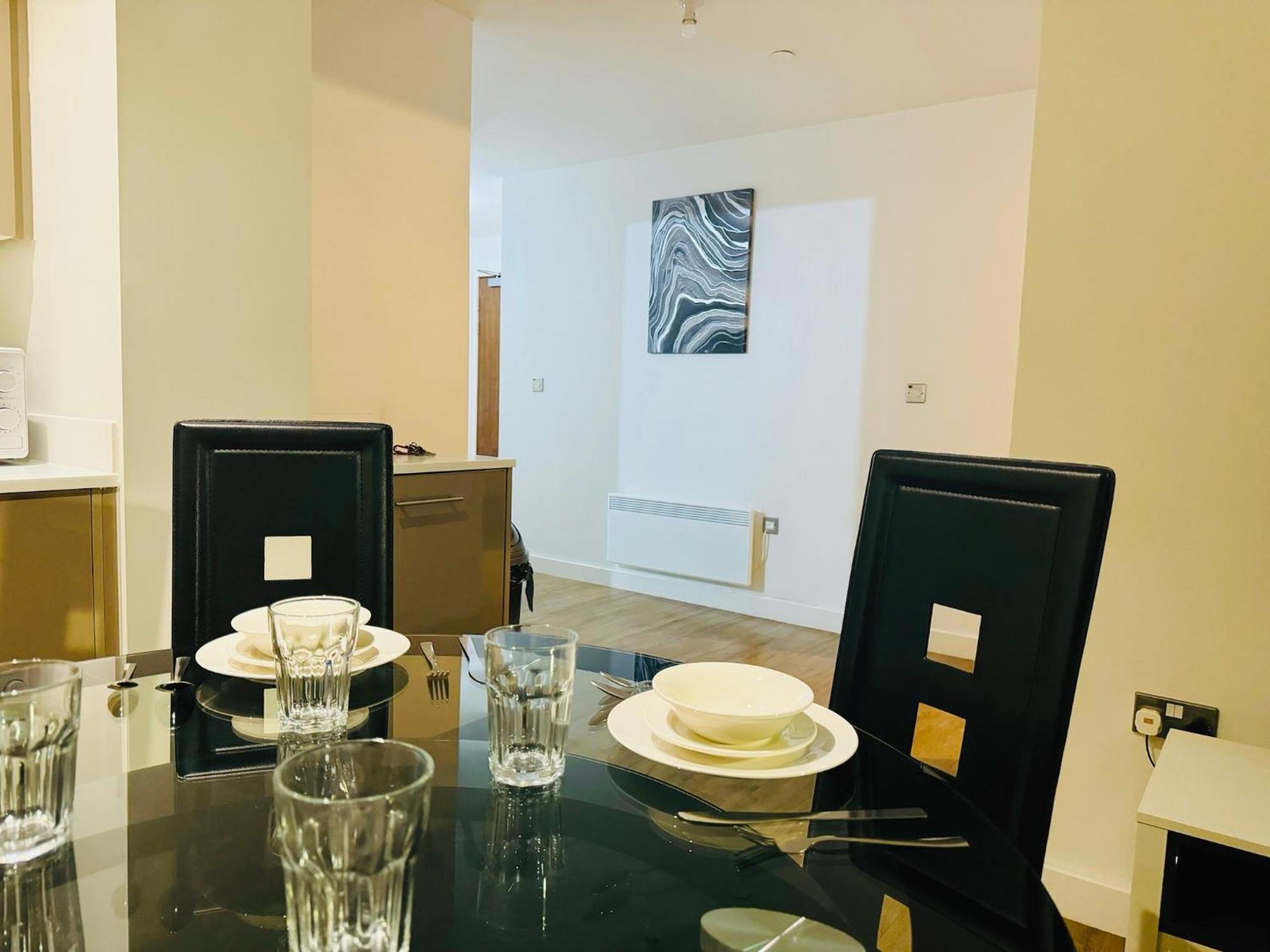 Last-minute Specials L Book It Now L Sleeps Up To 4 L 2 Bed 2 Bath - Gym - Prime Location L Jvt Short Lets Apartment *